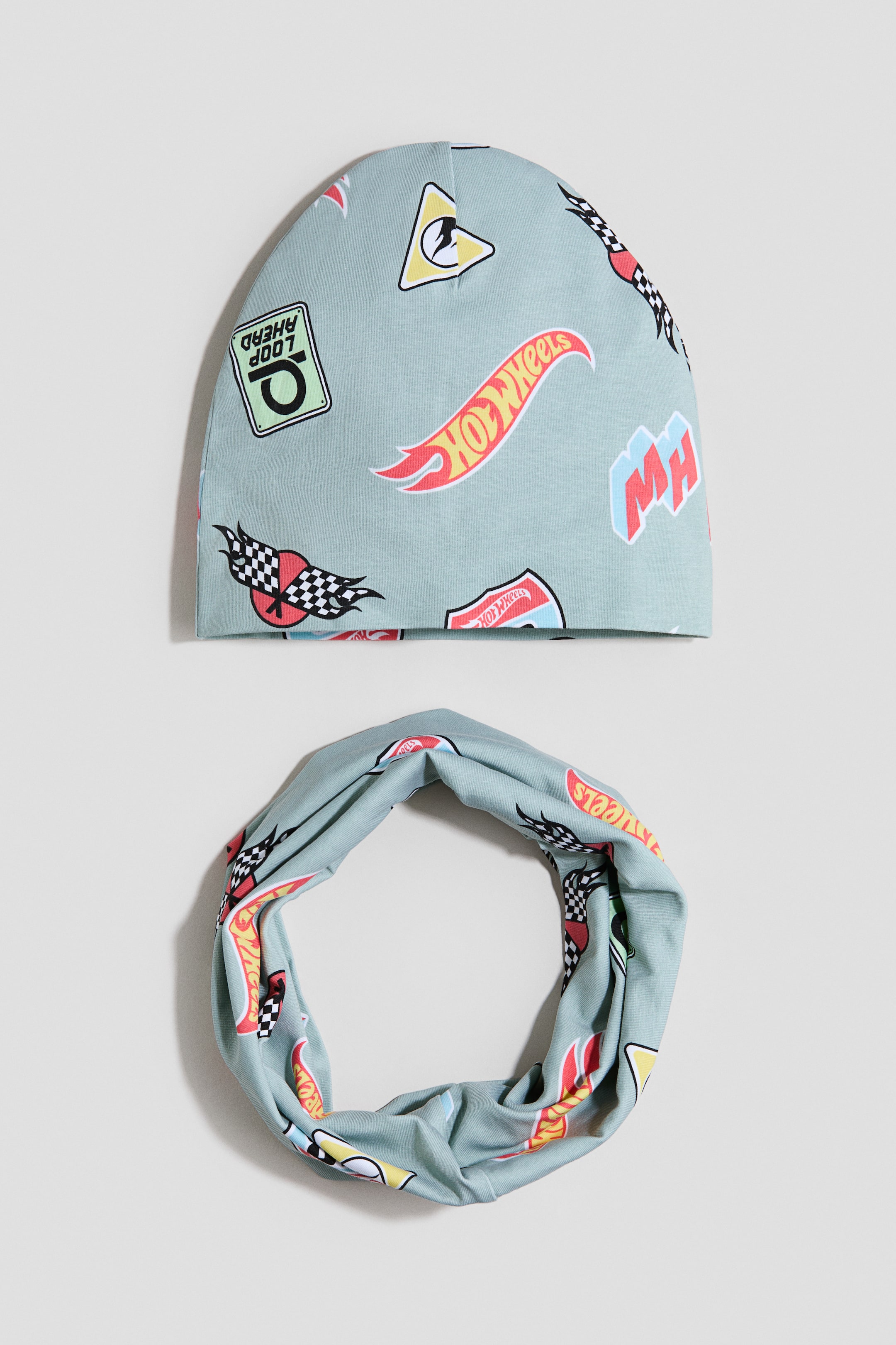 Grotere afbeelding bekijken: Tweedelige set - Muts en colsjaal - Dusty turkoois/Hot Wheels - KINDEREN | H&M NL 1