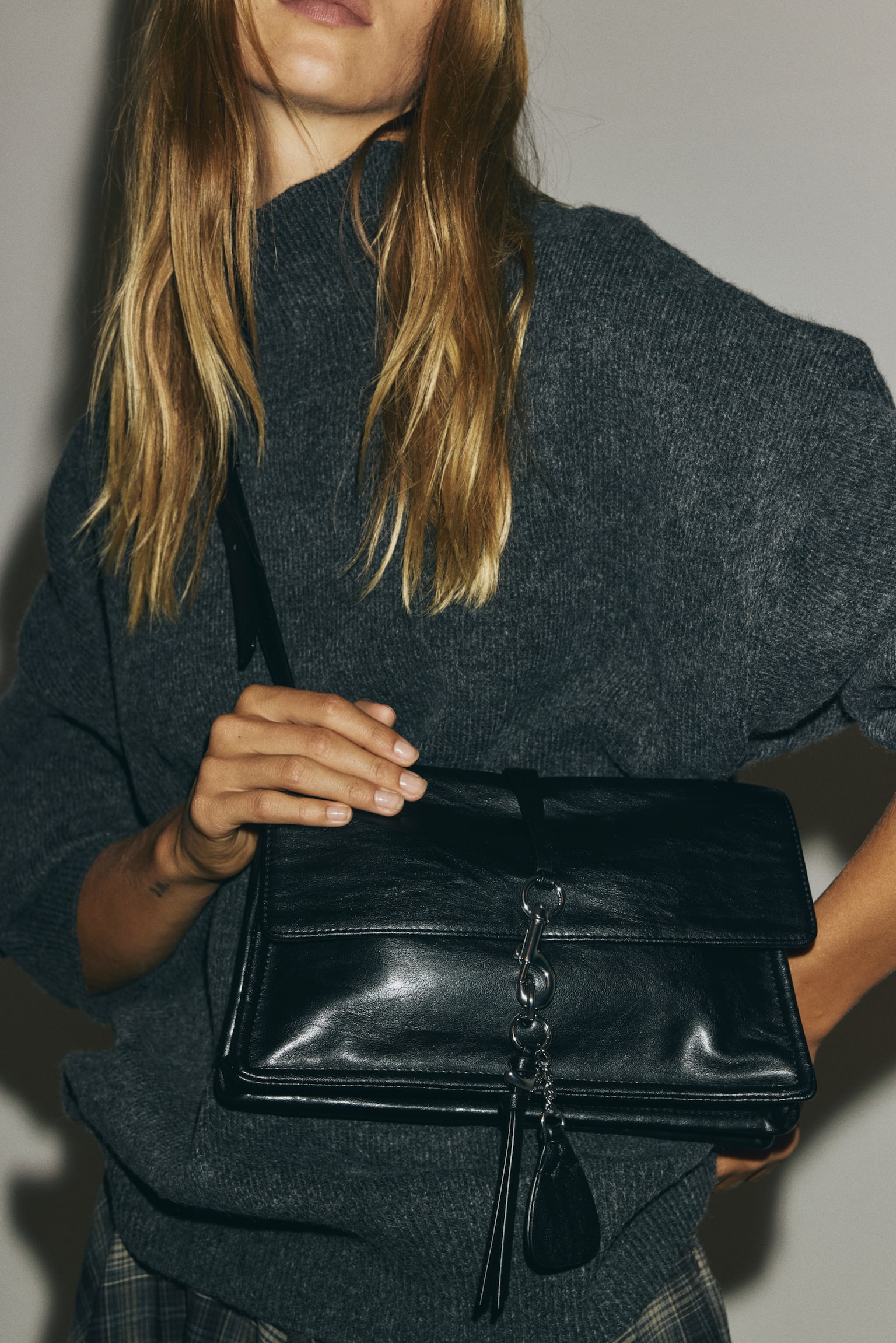 Crossbody bag - Negro/Café oscuro - 4