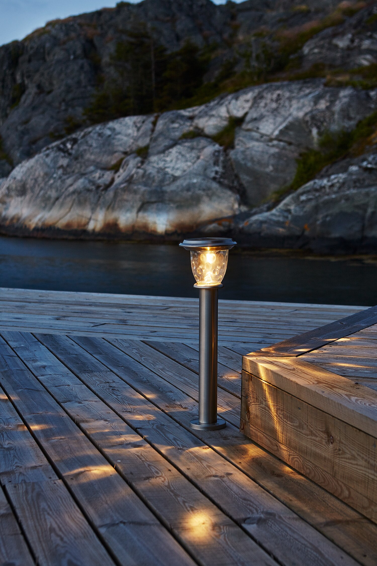 Aurinkokennovalaisin Pihalle Pireus - Ruostumaton Teräs