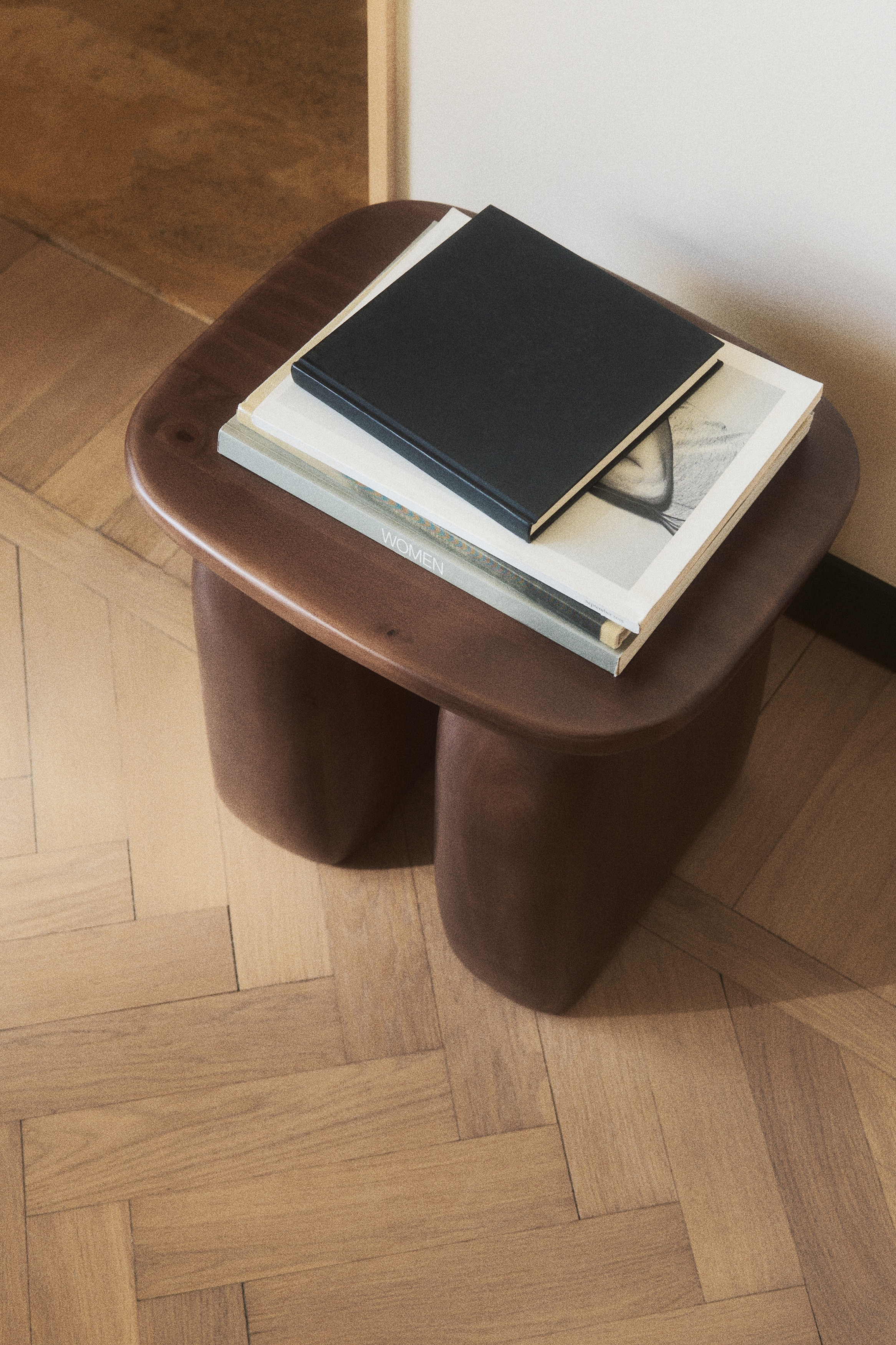 Wooden side table - Bruin