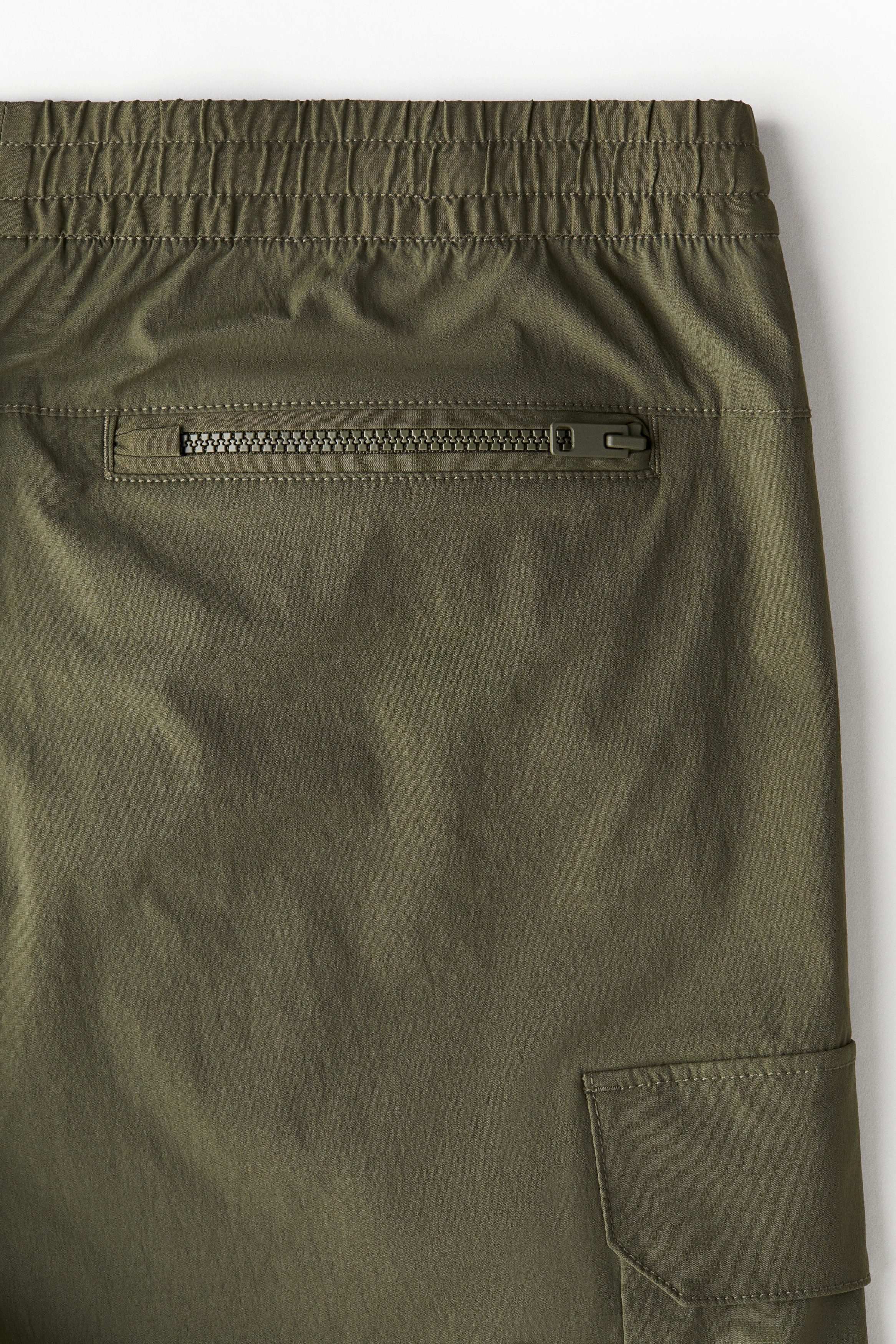 Regular Fit Nylon cargo shorts