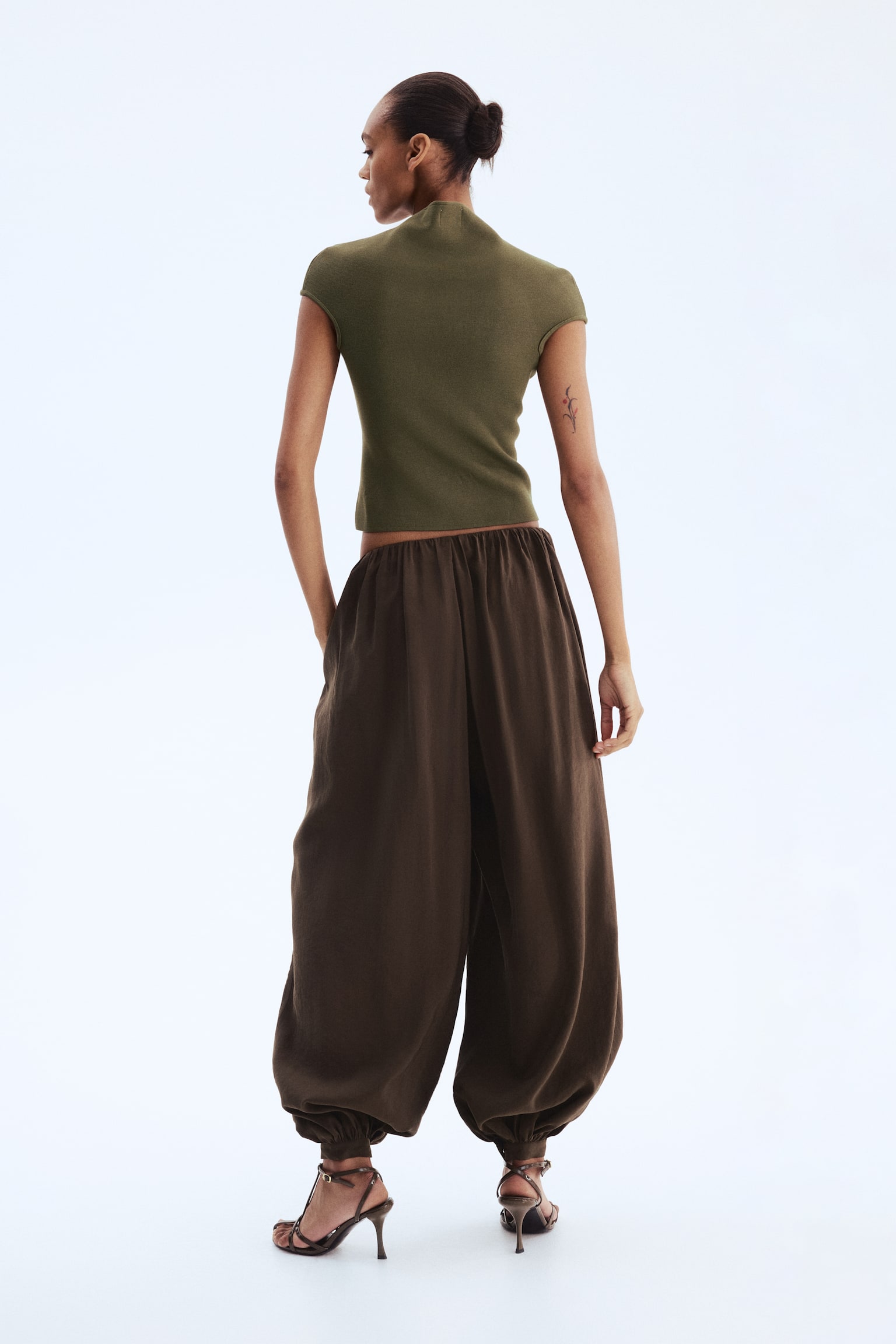 Shirt mit Turtleneck - Dunkles Khakigrün/Schwarz/Cremefarben - 4