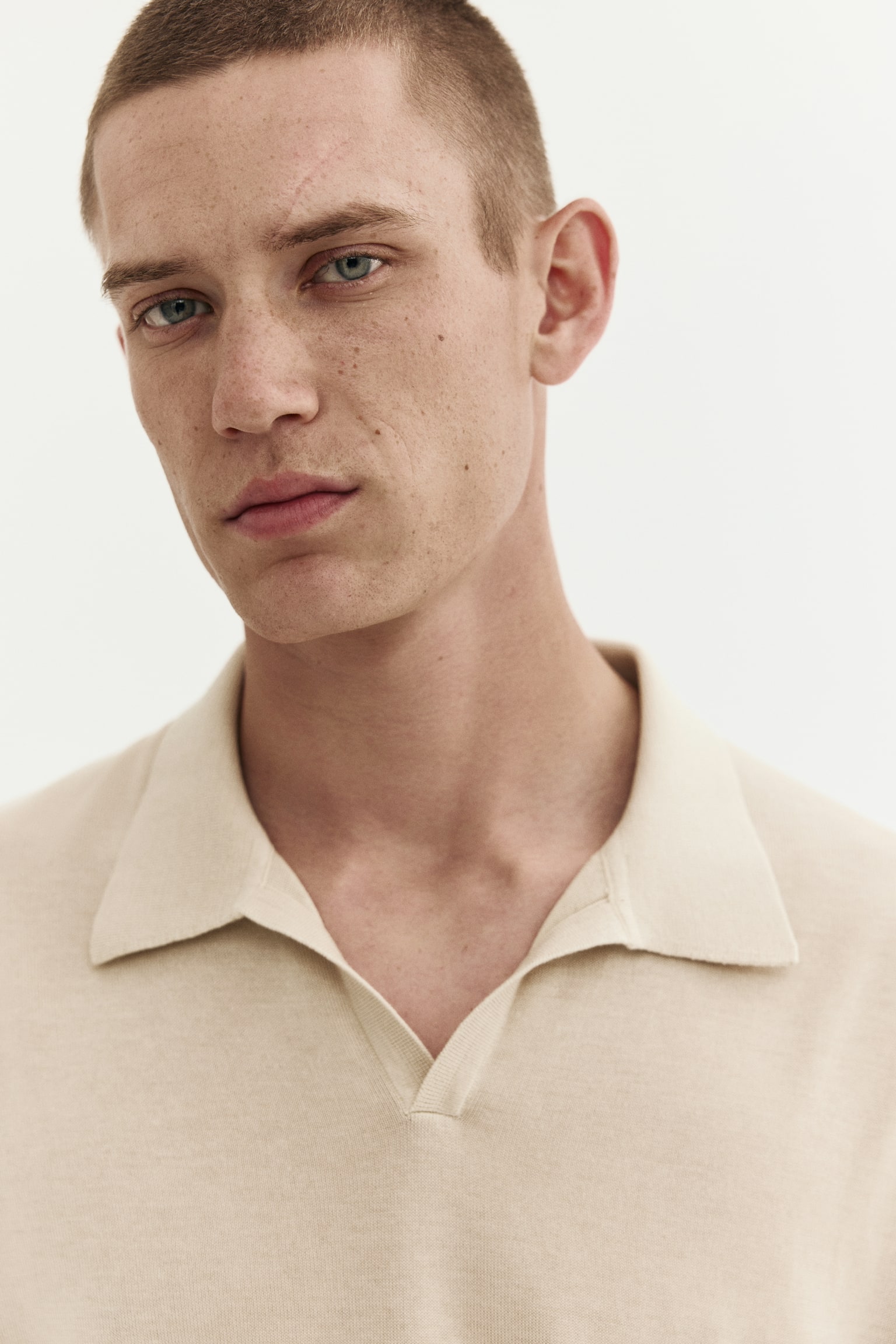 Playera polo Regular Fit con cuello en V - Beige/Verde/Dark brown - 3