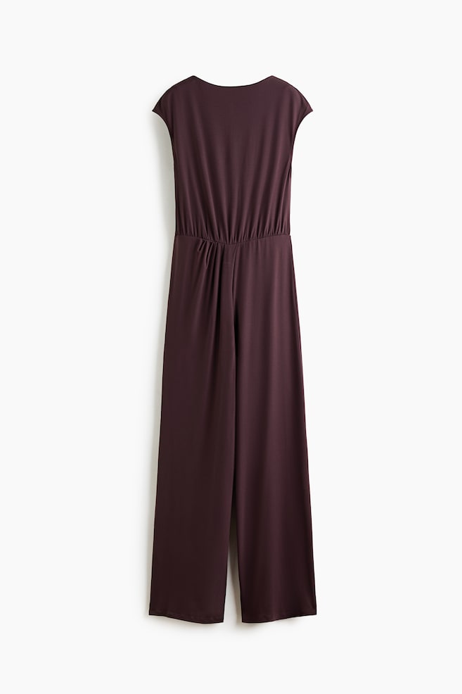 Jersey-Jumpsuit mit Faltendetails - Weinrot - 1