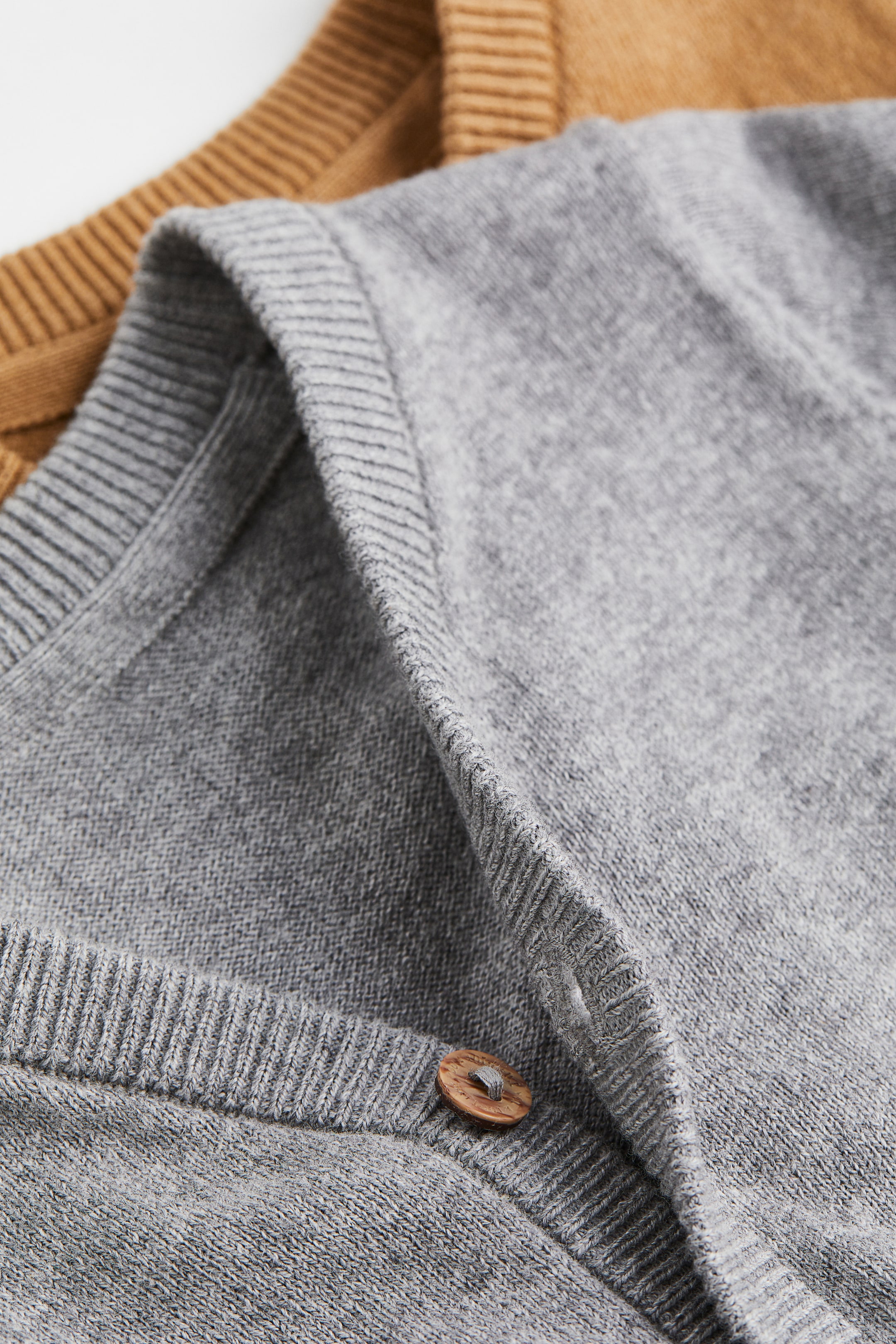 הצגת תמונה גדולה יותר: מארז 2 קרדיגנים מכותנה - בז'/אפור מלאנז' - Kids | H&M IL 2