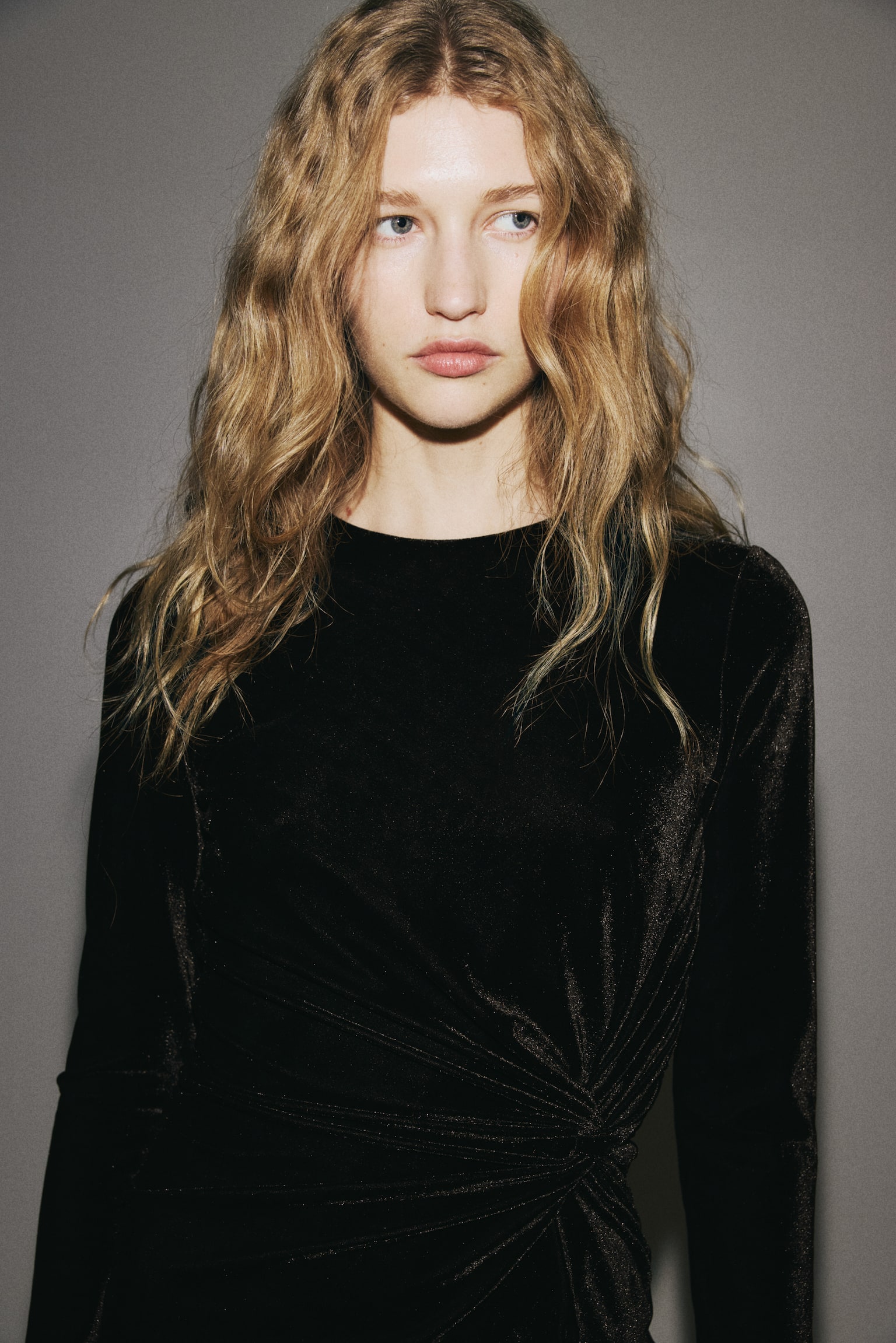 Рокля с усукан детайл - Черен/Черен/Блестящ/Тъмнокафяв/Тъмнозелен - 3