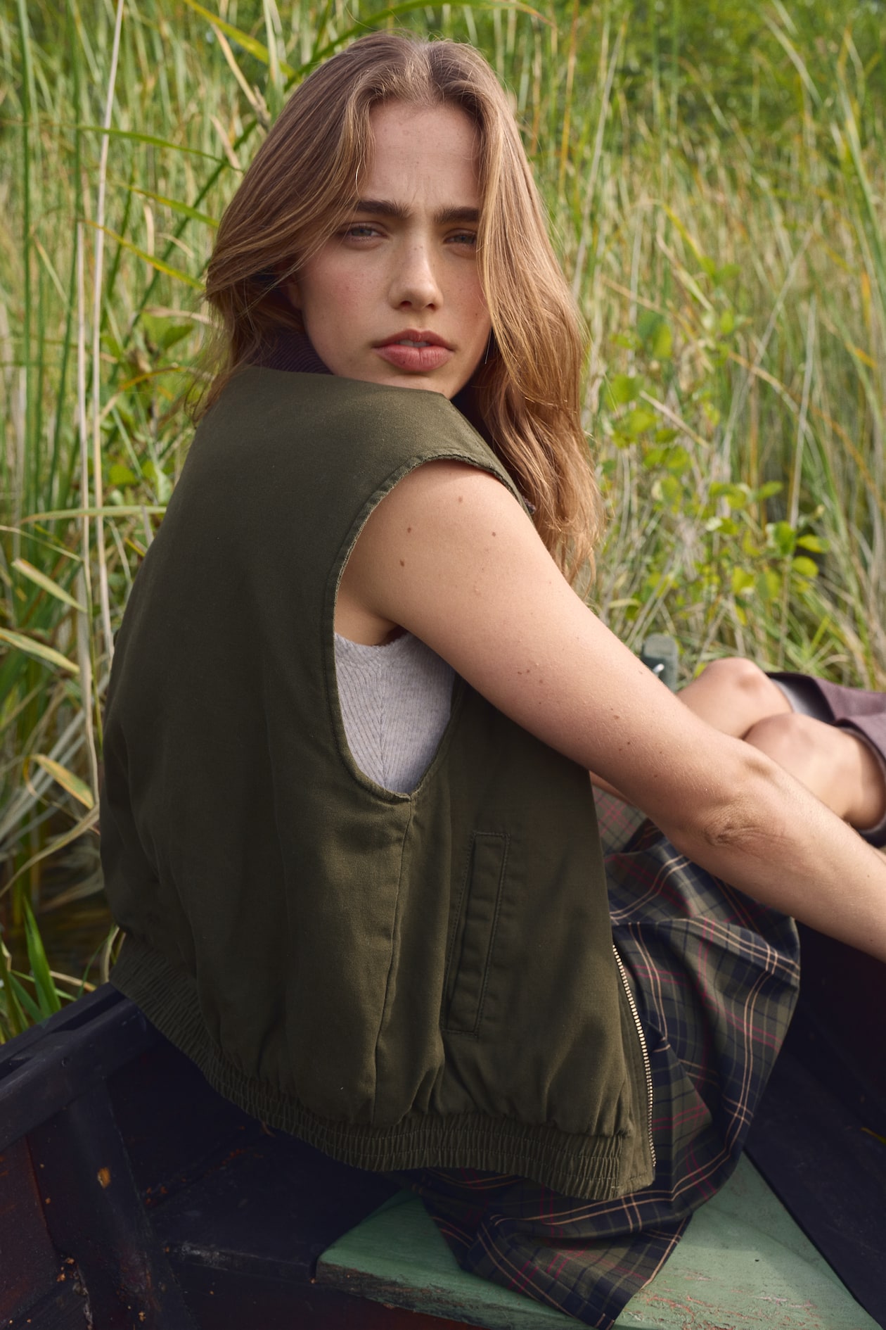 Vest with Corduroy Collar - image 4