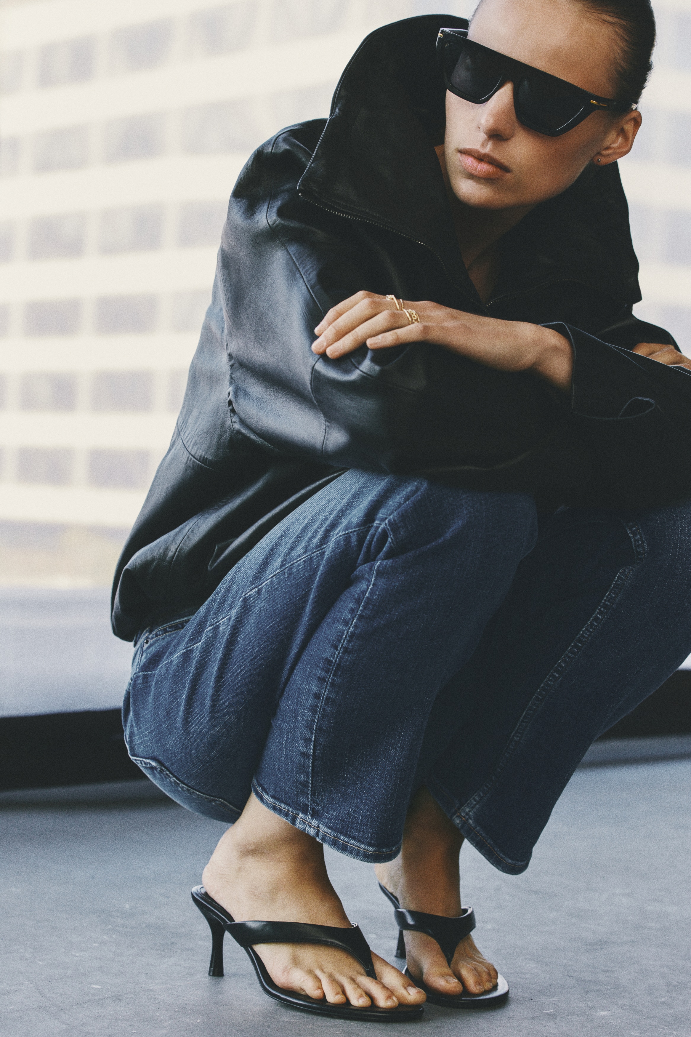 Slim Regular-Waist Jeans - thumbnail 4