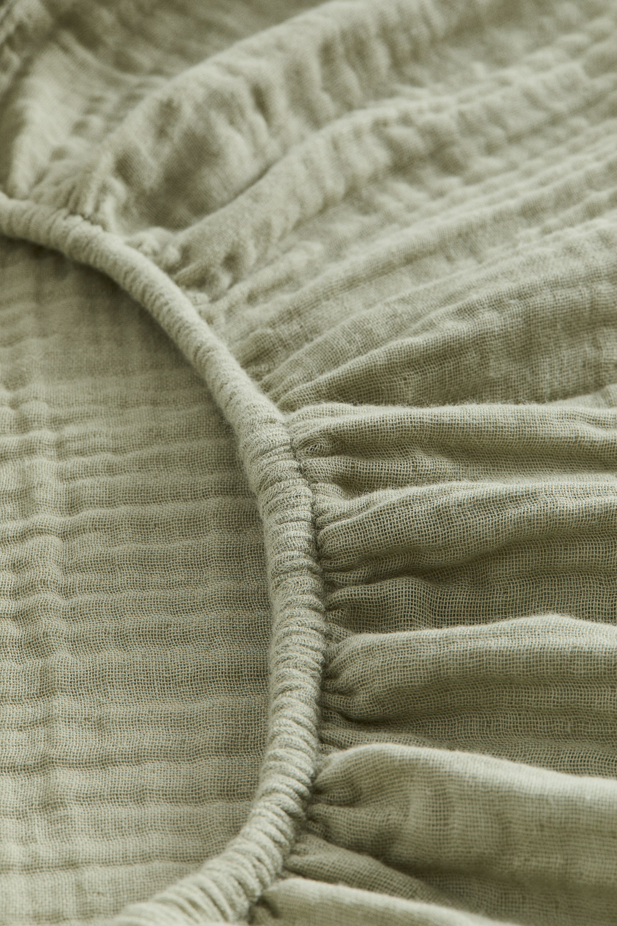 View larger image: Cot fitted sheet - Sage green - Home All | H&M US 3
