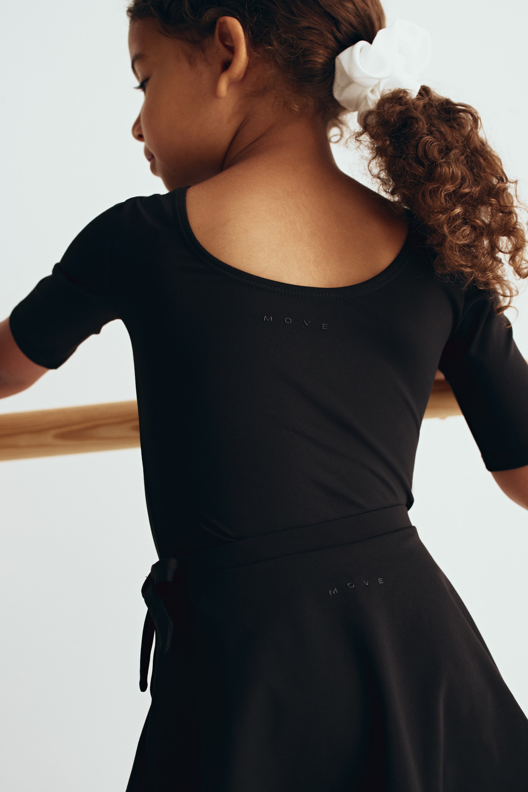 H&M 2-Piece Bodysuit and Skirt Set — фото 4