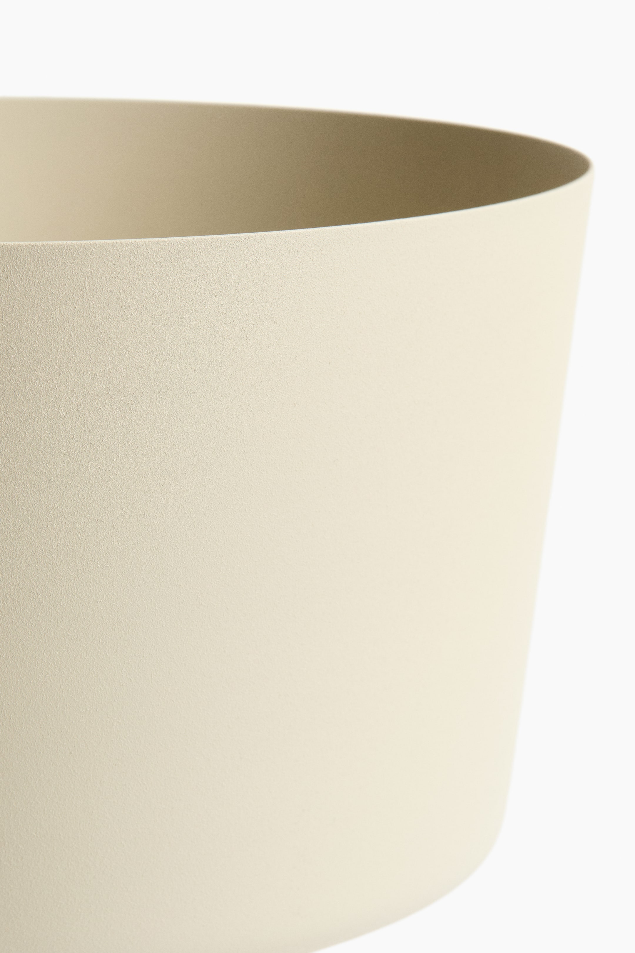 Pot de fleurs en métal