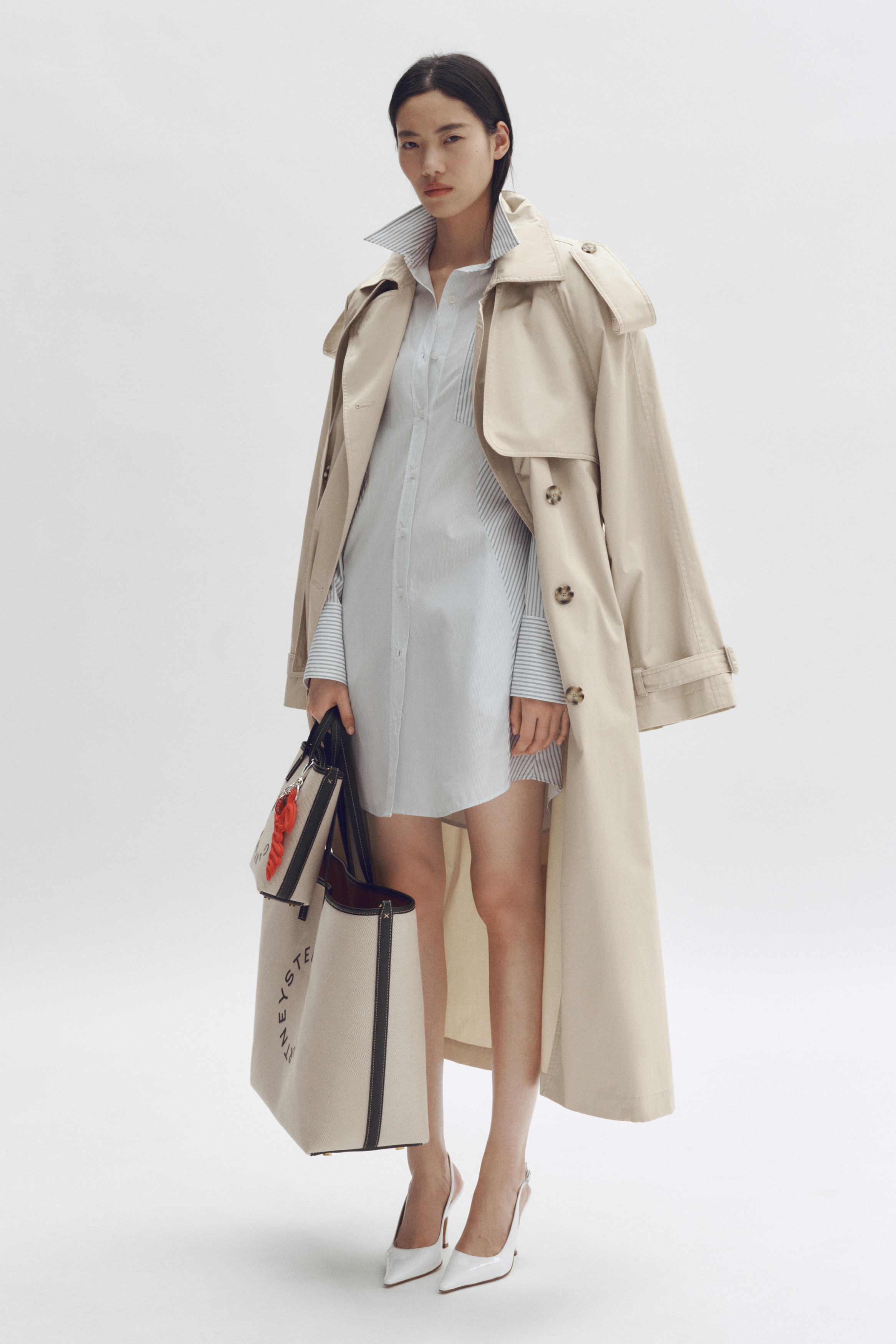 Oversized trenchcoatModel