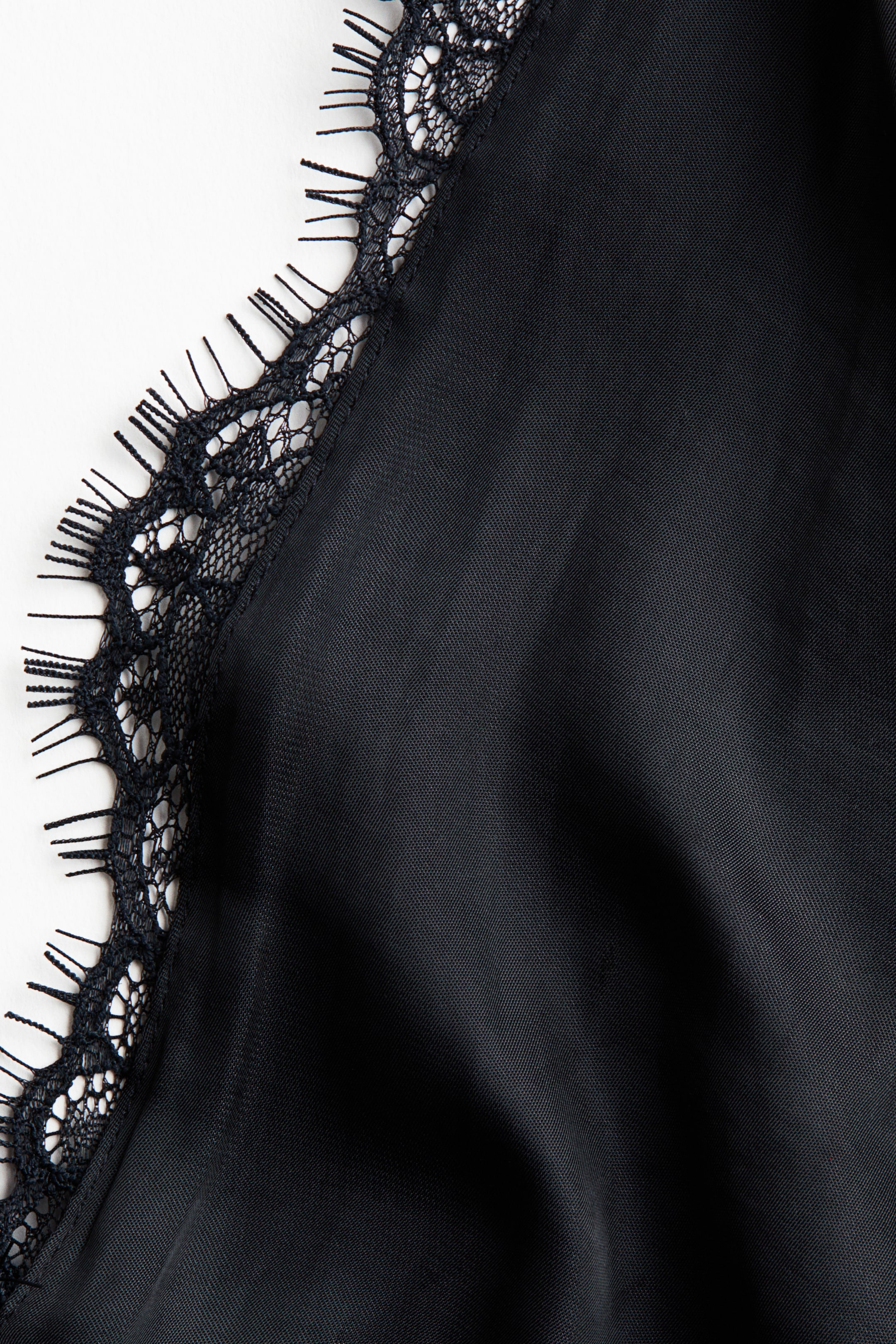 Женские комбинезоны H&M Lace-Trimmed Halterneck Romper — фото 6