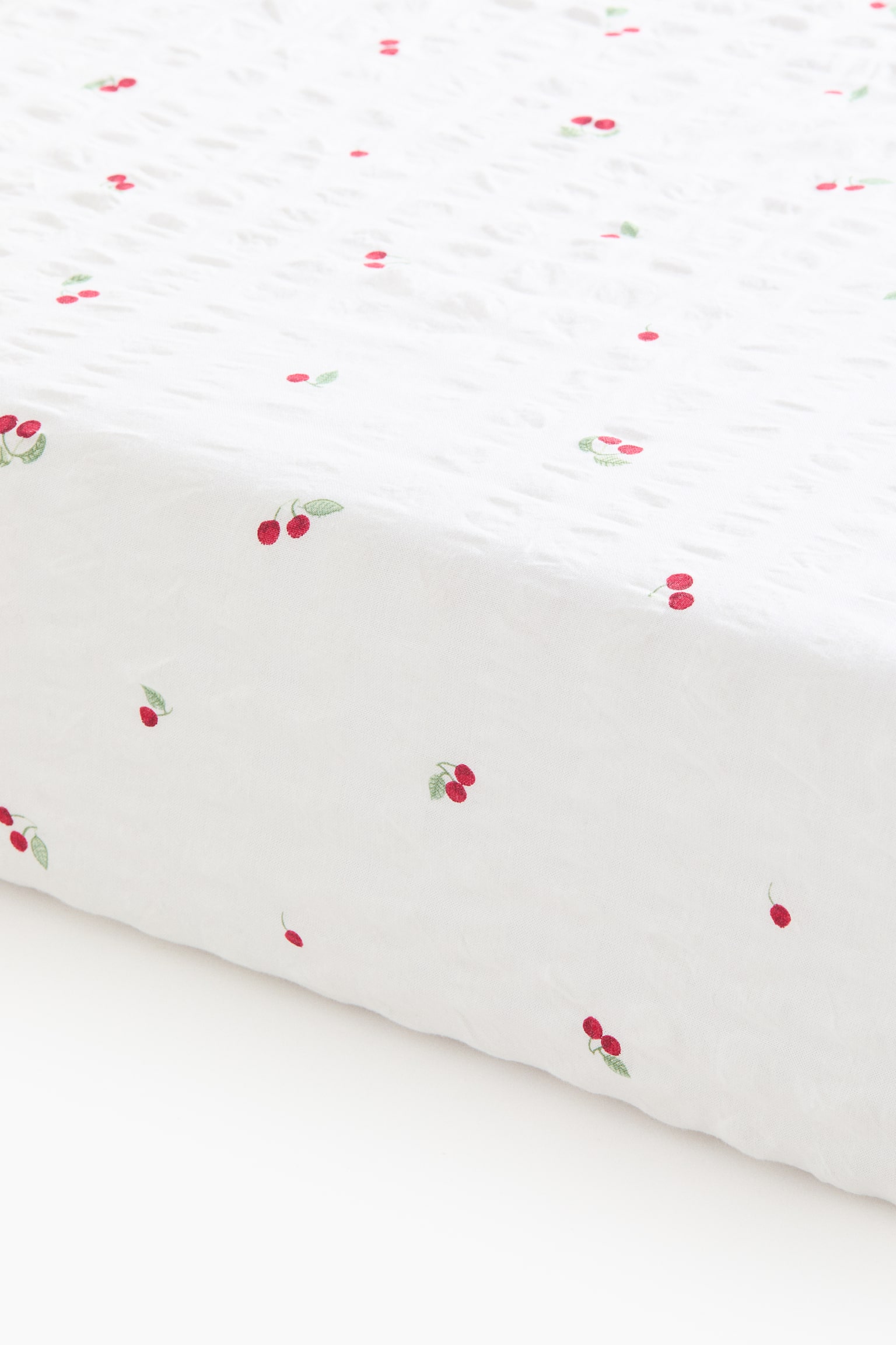 Seersucker cot fitted sheet - White/Cherries - 1