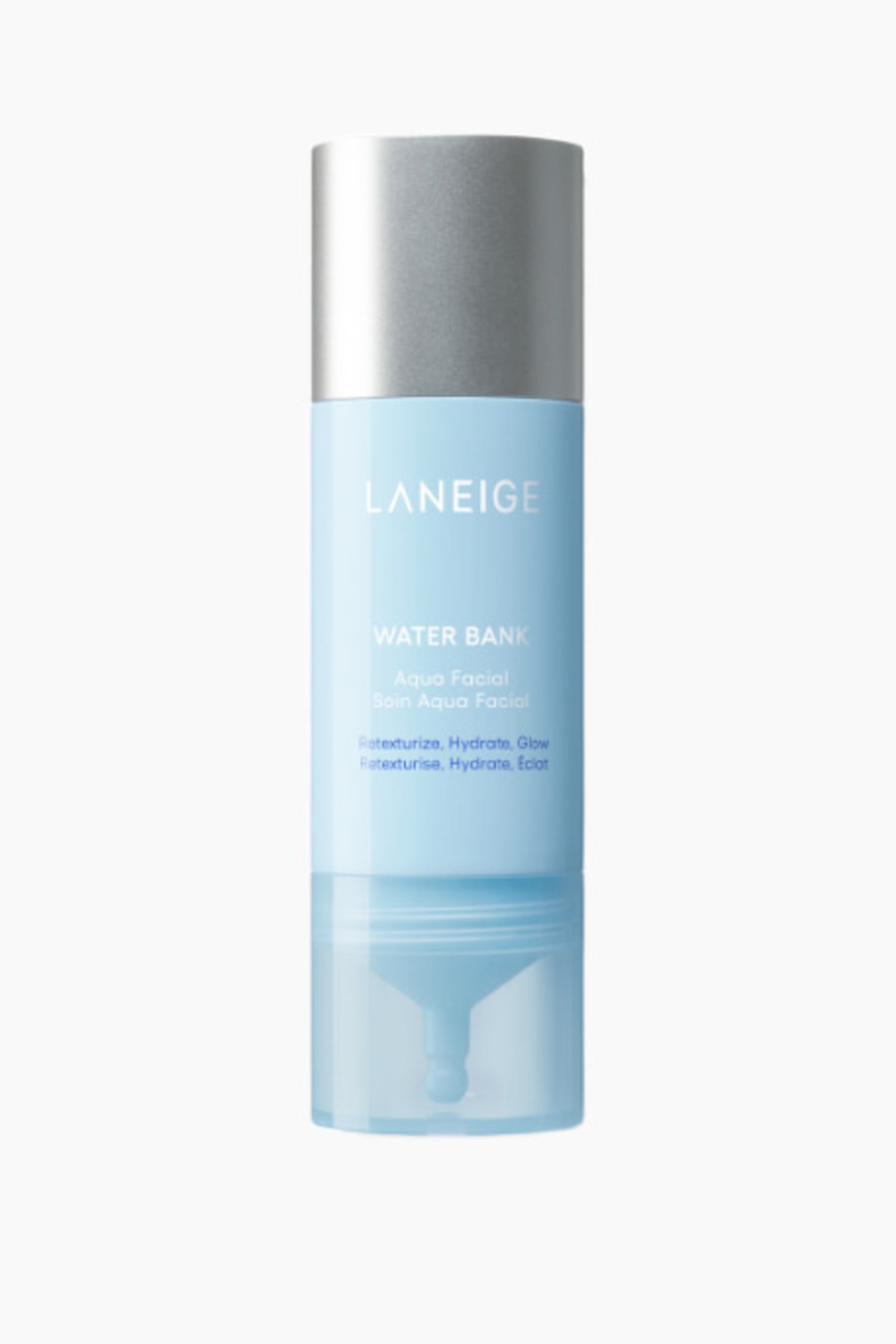 Näytä suurempi kuva: Vaaleansininen pullo, jossa on metallinen hopeakorkki, seisoo pystyasennossa eteenpäin suunnattuna. Pullossa on teksti "LANEIGE WATER BANK Aqua Facial Soin Aqua Facial" ja "Retexturize, Hydrate, Glow Retexturise, Hydrate, Éclot" sen pinnalla, ja sen läpinäkyvä alaosa paljastaa sisäisen suppilorakenteen.
