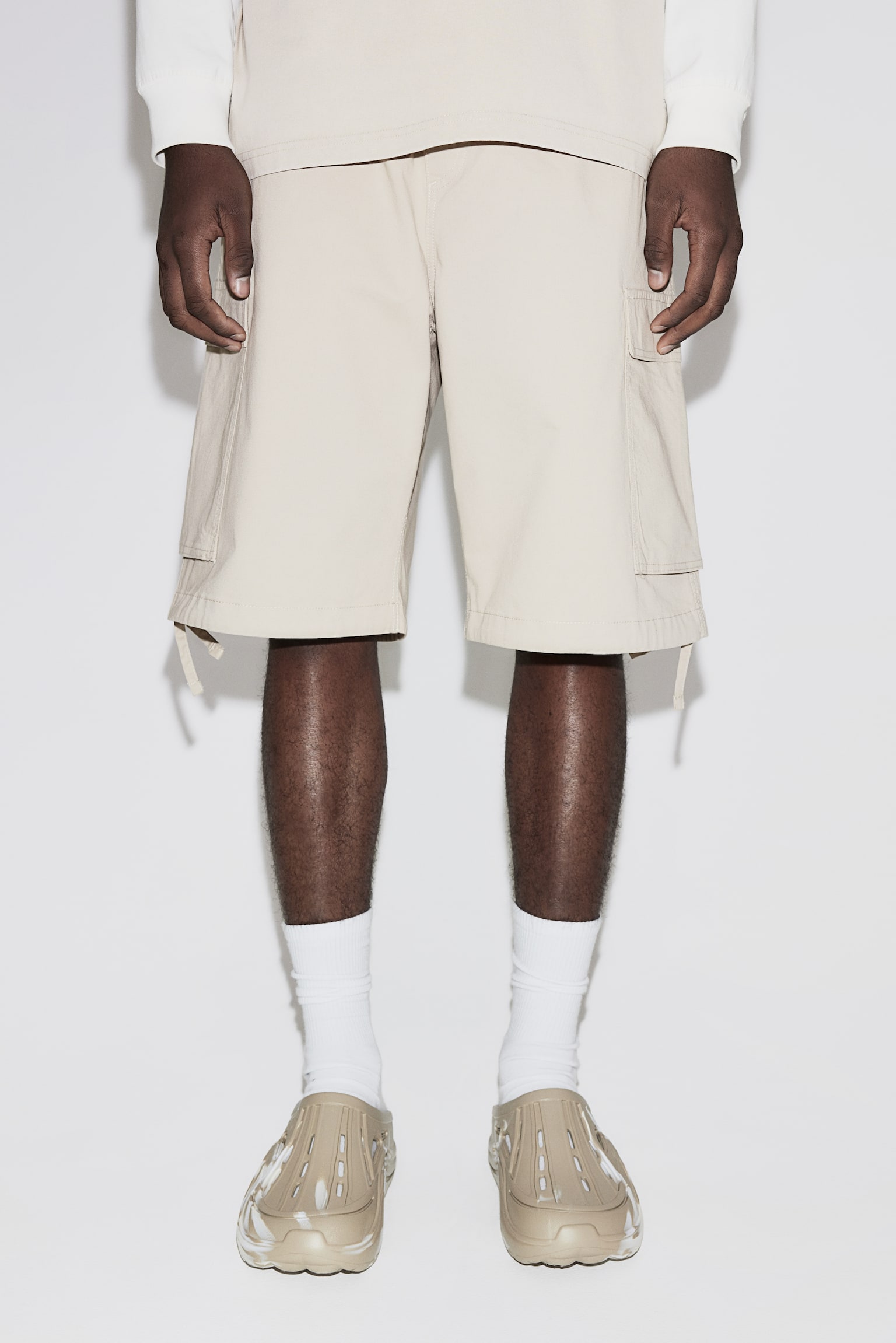 Loose Fit Twill Cargo Shorts - Beige/Black - 4