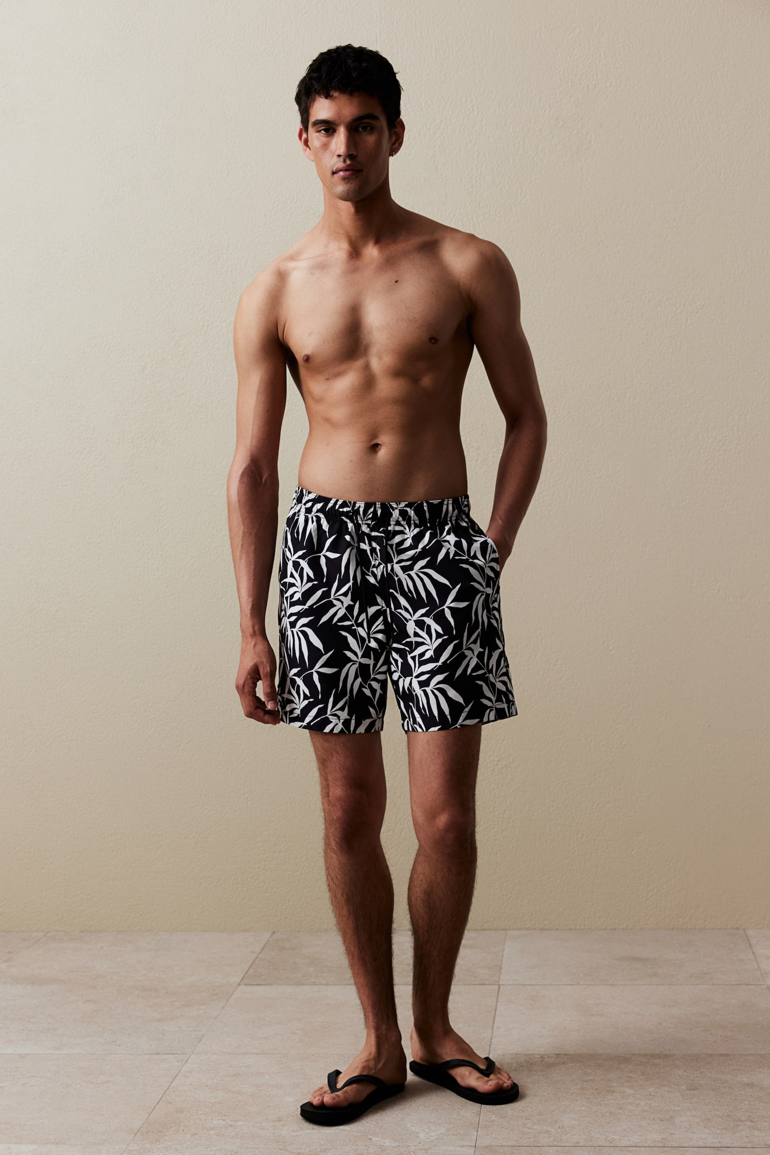 Patterned swim shorts - Black/Leaf-patterned/Light blue/Patterned/Dark blue/Patterned/Black/Palm trees/Light blue/Patterned/Brown/Leaf-patterned/Beige/Patterned/Purple/Leopard print/Light blue/Patterned/Grey/Striped/Light blue/Leopard print/Light blue/Patterned/Beige/Striped/Green/Striped/Pink/Patterned - 1