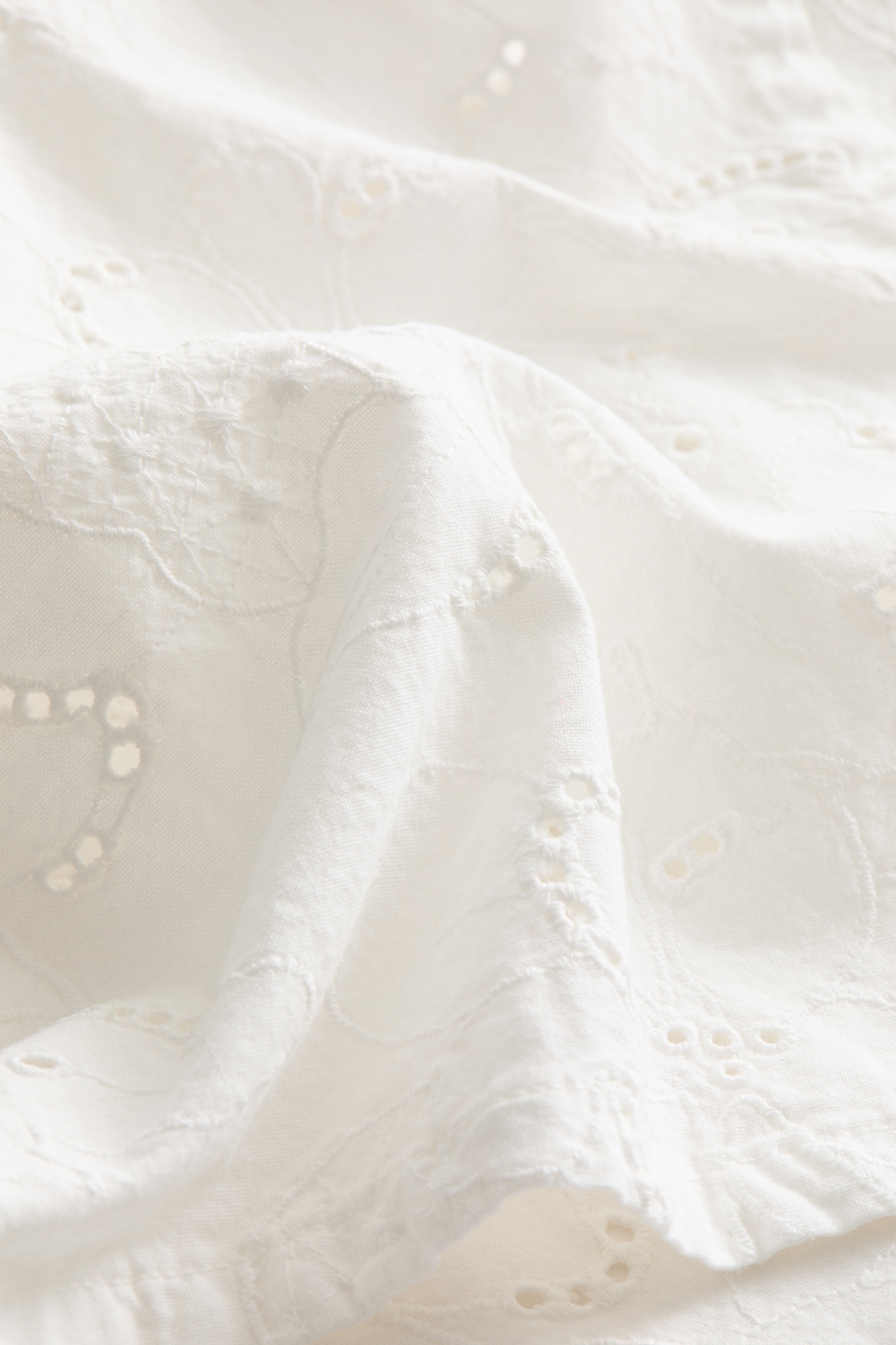 2-Pack Napkins with Eyelet Embroidery - Thumbnail 4