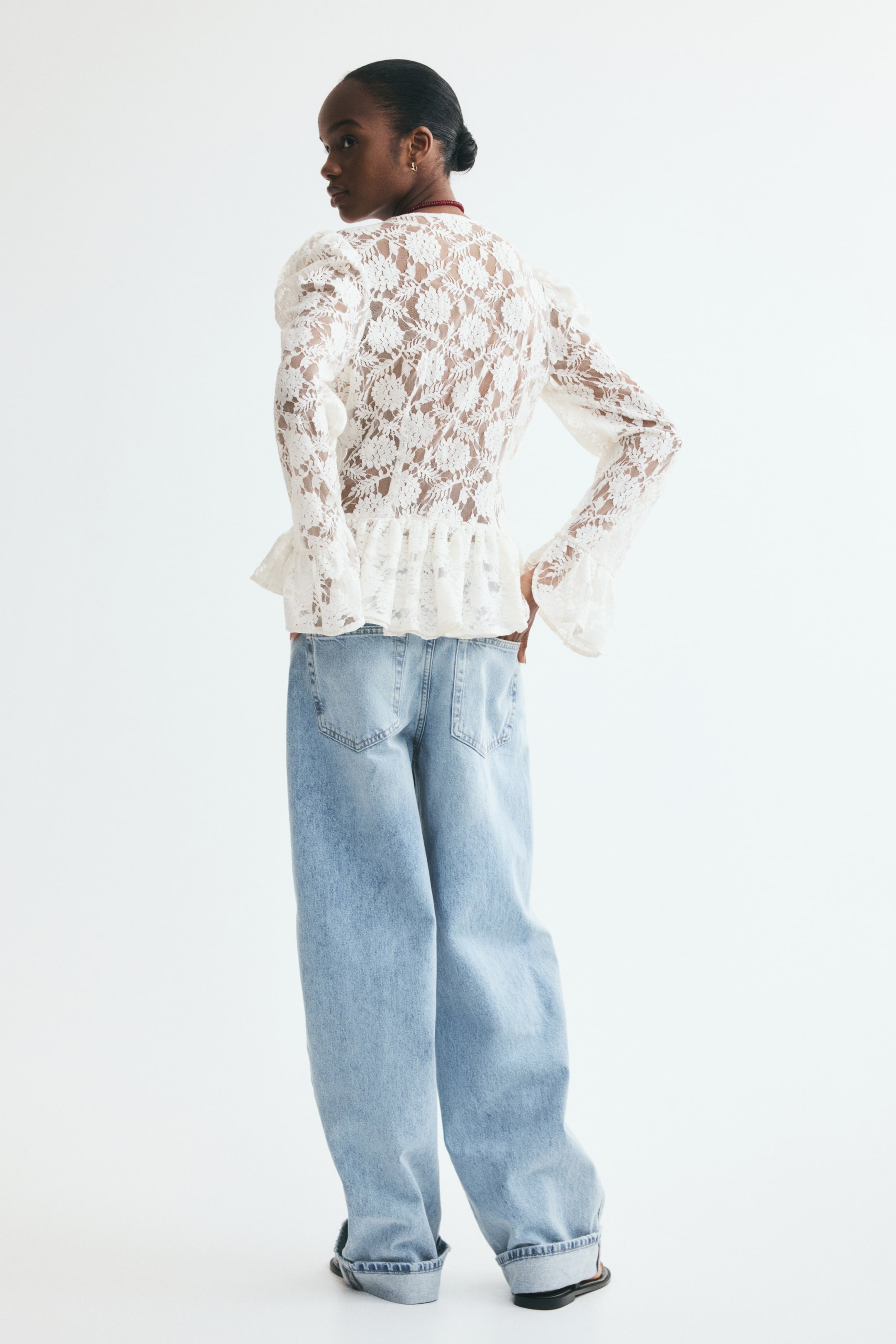 Blouse à volant en dentelle
