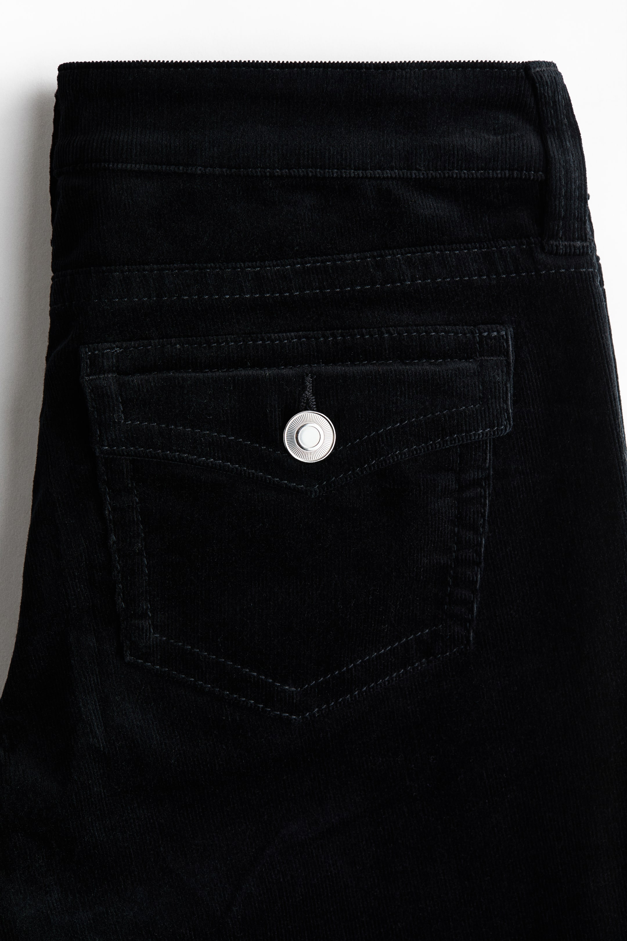 Vezi imaginea mai mare: Pantaloni evazați din catifea reiată - Black - FEMEI | H&M RO 2