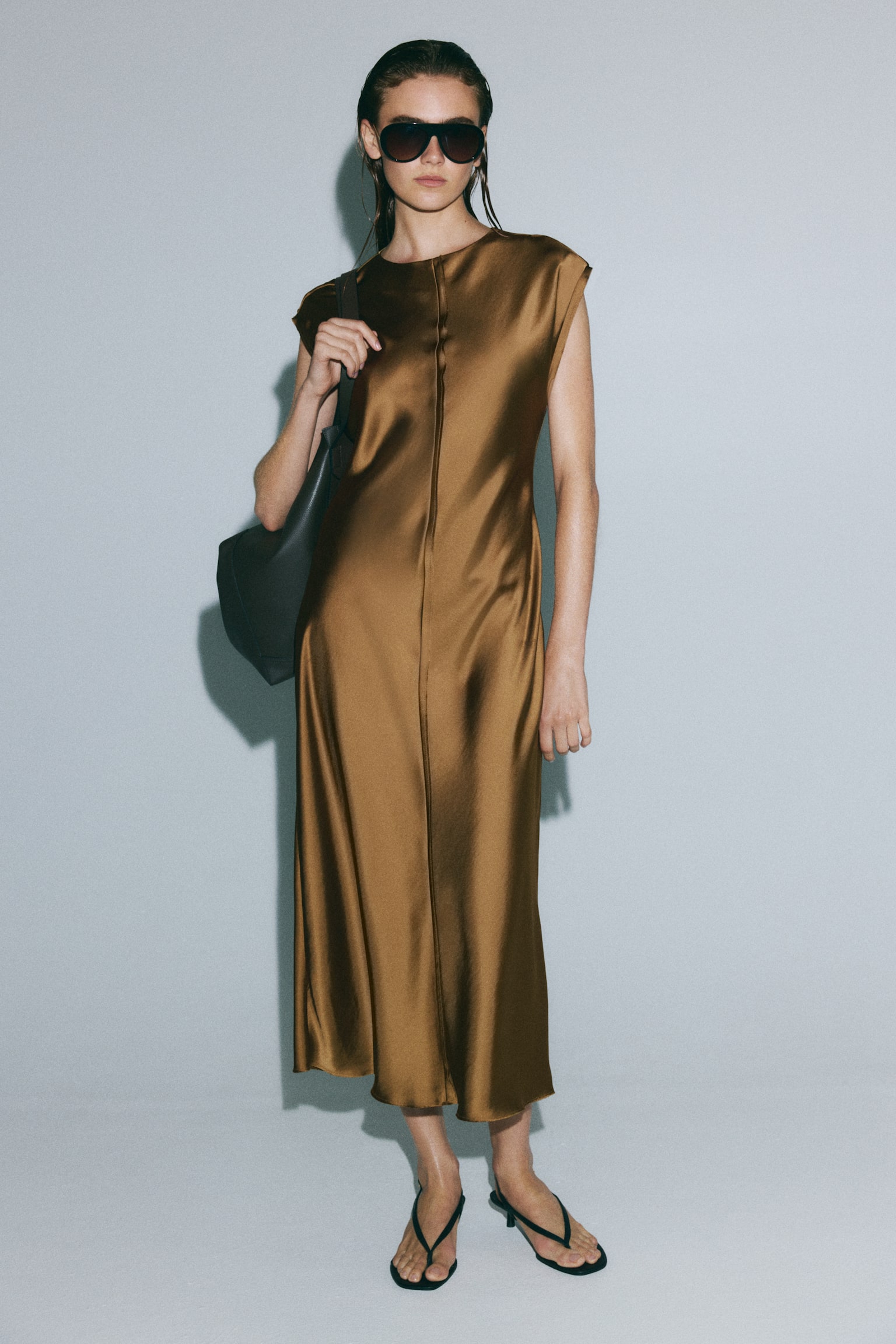 Женское платье H&M Satin Midi, цвет: Тёмный бежевый — фото 3
