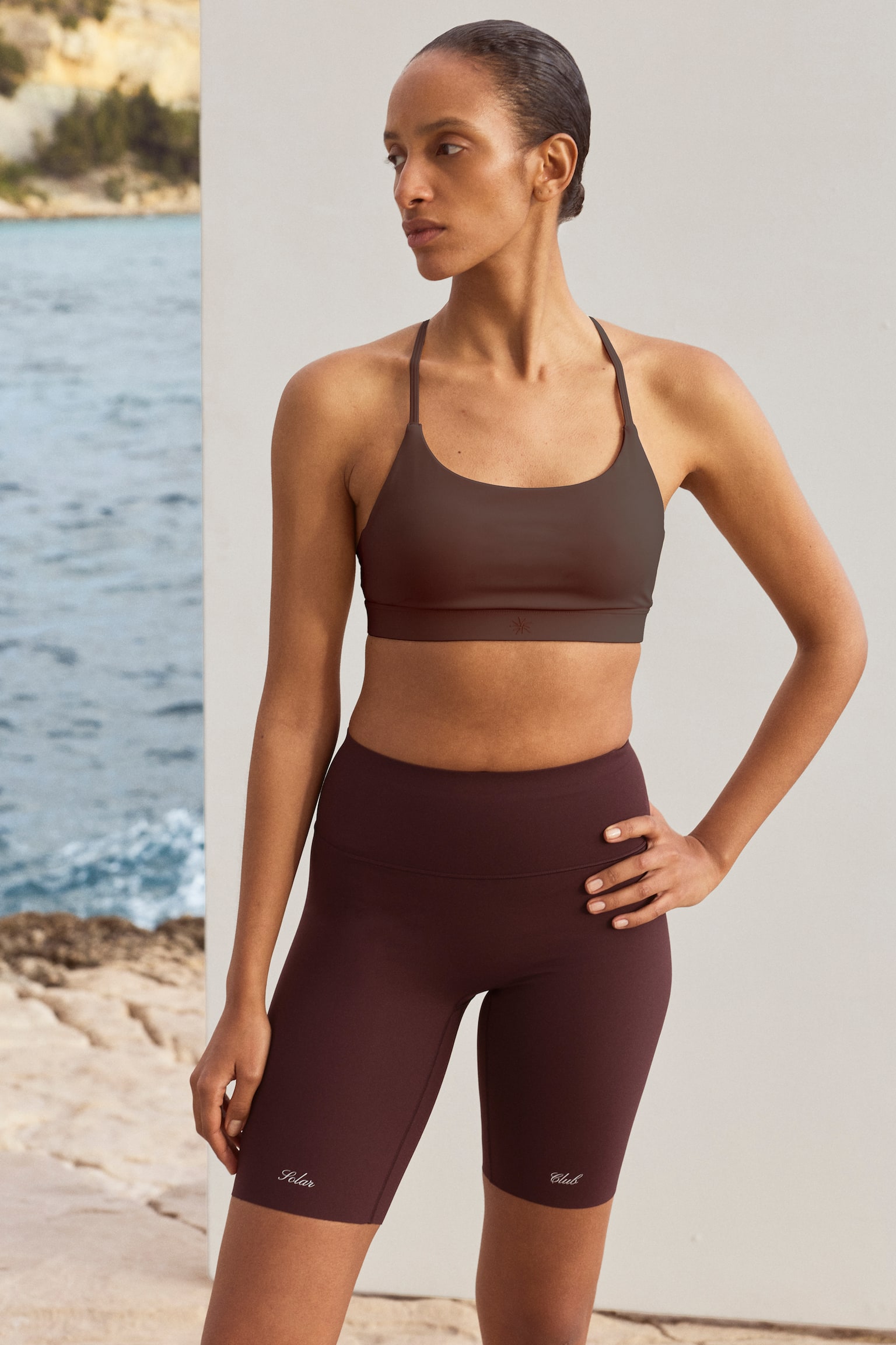 Женские шорты H&M High-Waist Bike Shorts with ShapeMove™, цвет: Шоколадный сливовый — фото 3