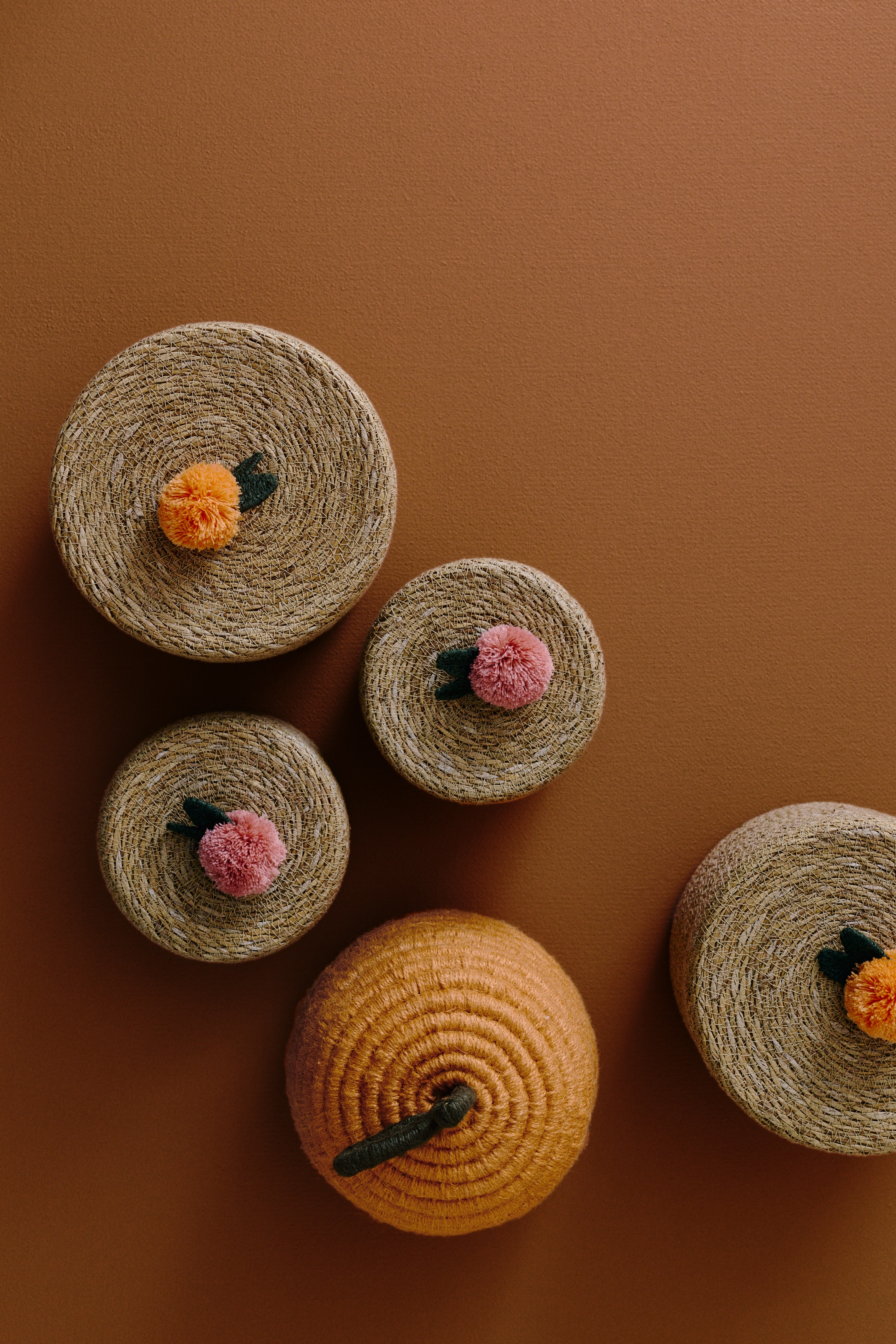 Boîte de rangement en jonc de mer avec pompon - Beige