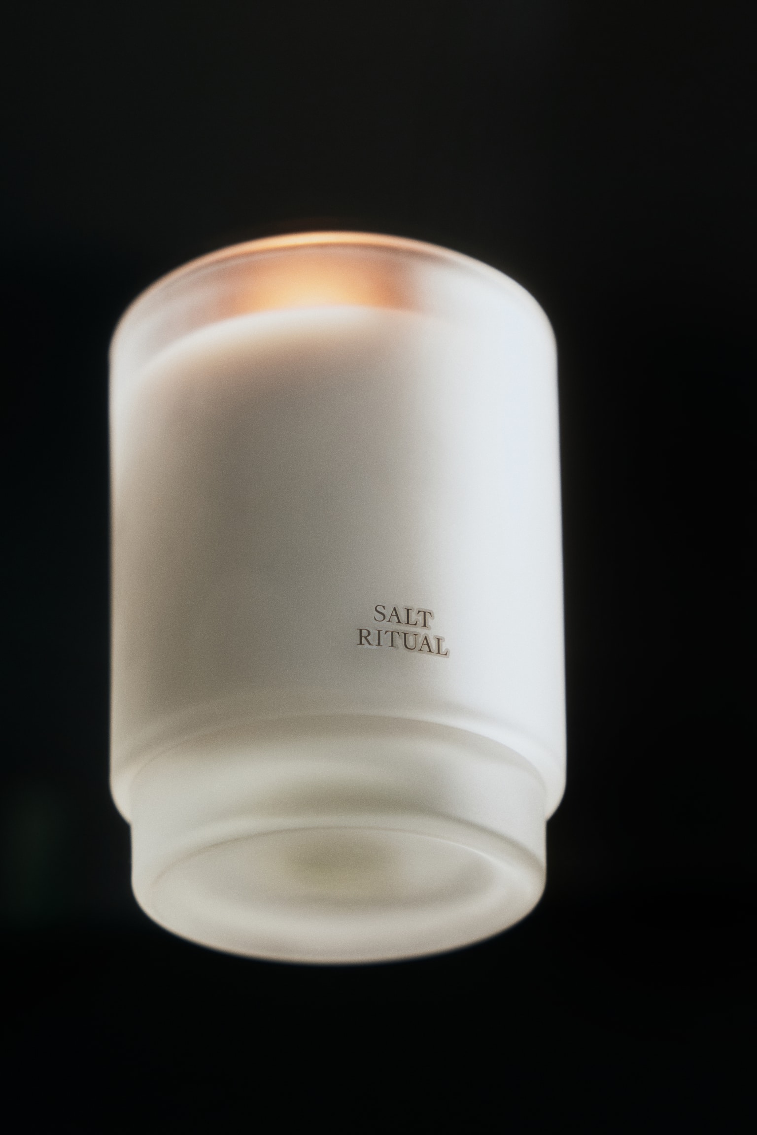נר ריחני בכלי זכוכית חלבית - Salt Ritual/Hinoki Woods/Patchouli Field/Lavender Mist - 1