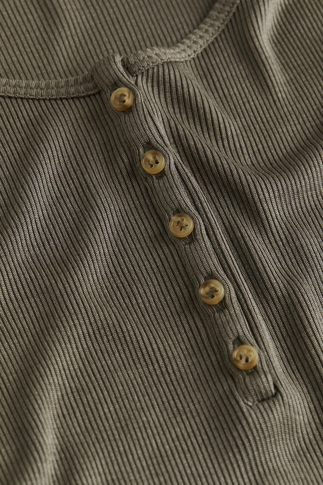 Shirt aus Seidenjersey - Dunkles Taupe/Schwarz - 3