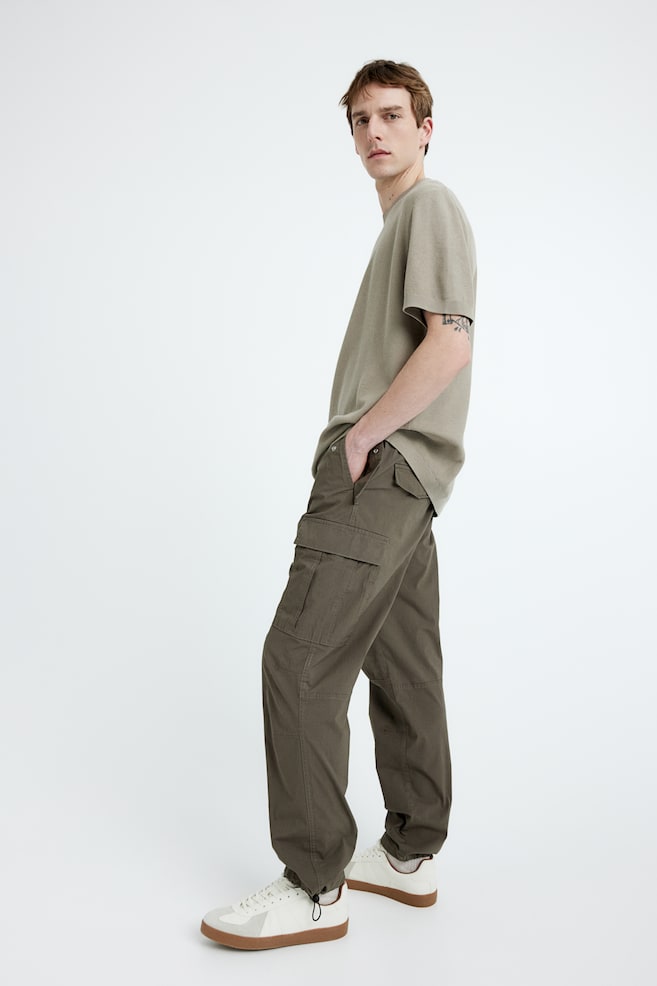 Pantalon cargo Regular Fit en tissu ripstop - Vert kaki/Noir/Beige clair/Vert kaki/motif/dc/dc/dc - 4