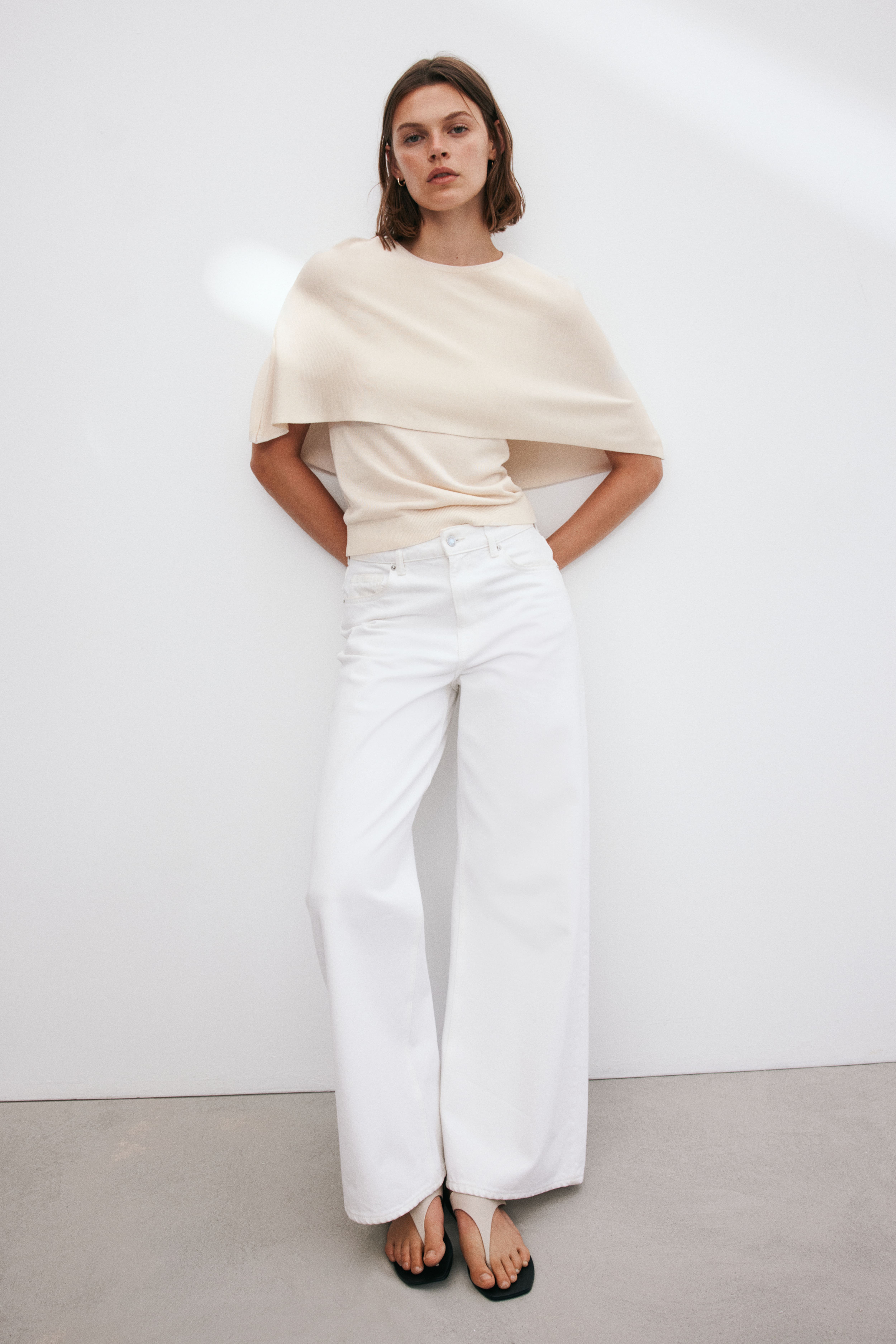 Fine-knit cape top