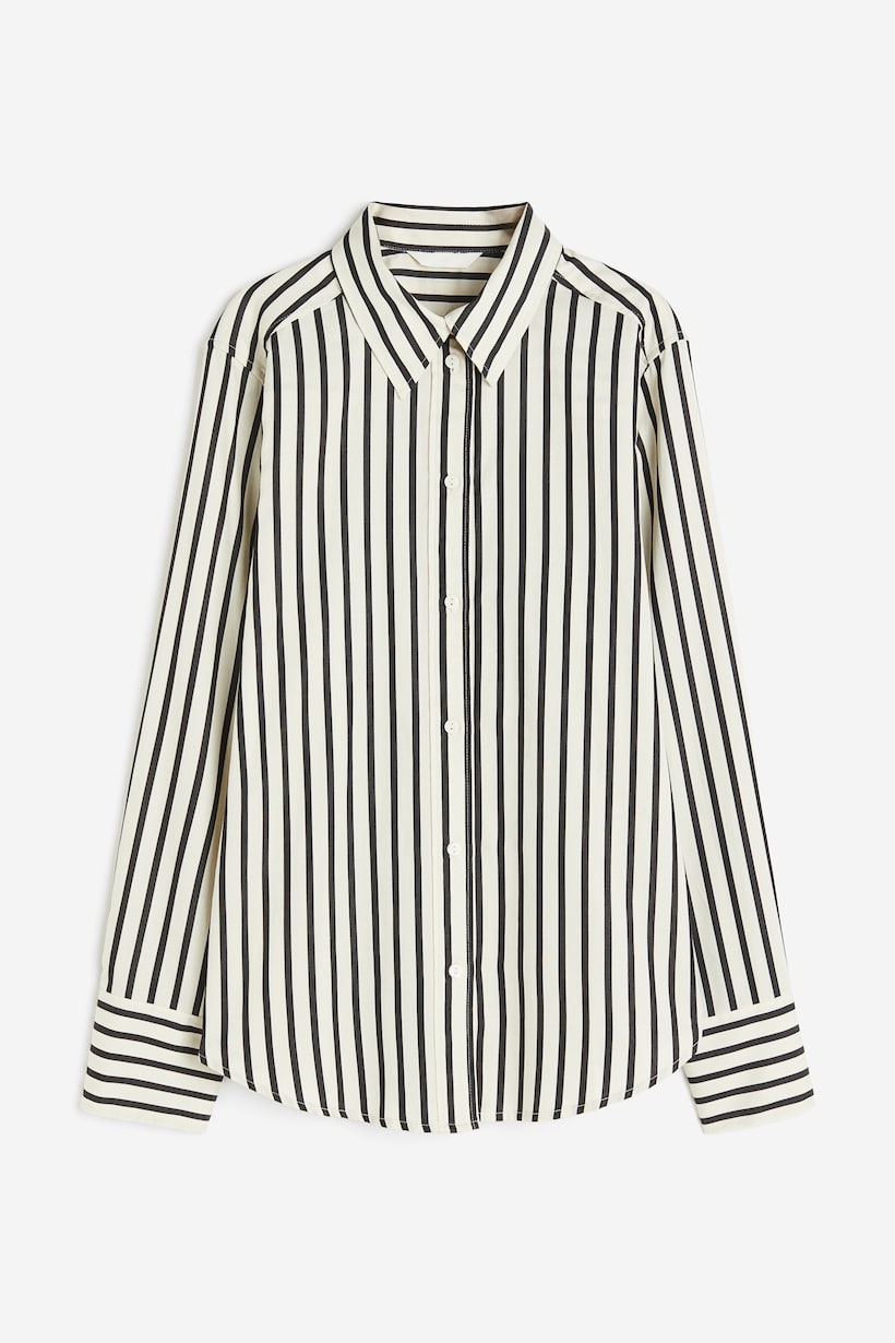 H&M Shirt in a soft cotton weave with a collar, buttons down the front and a double-layered yoke with a box pleat at the back. Gently dropped shoulders, long sleeves and adjustable cuffs. Gently rounded hem.