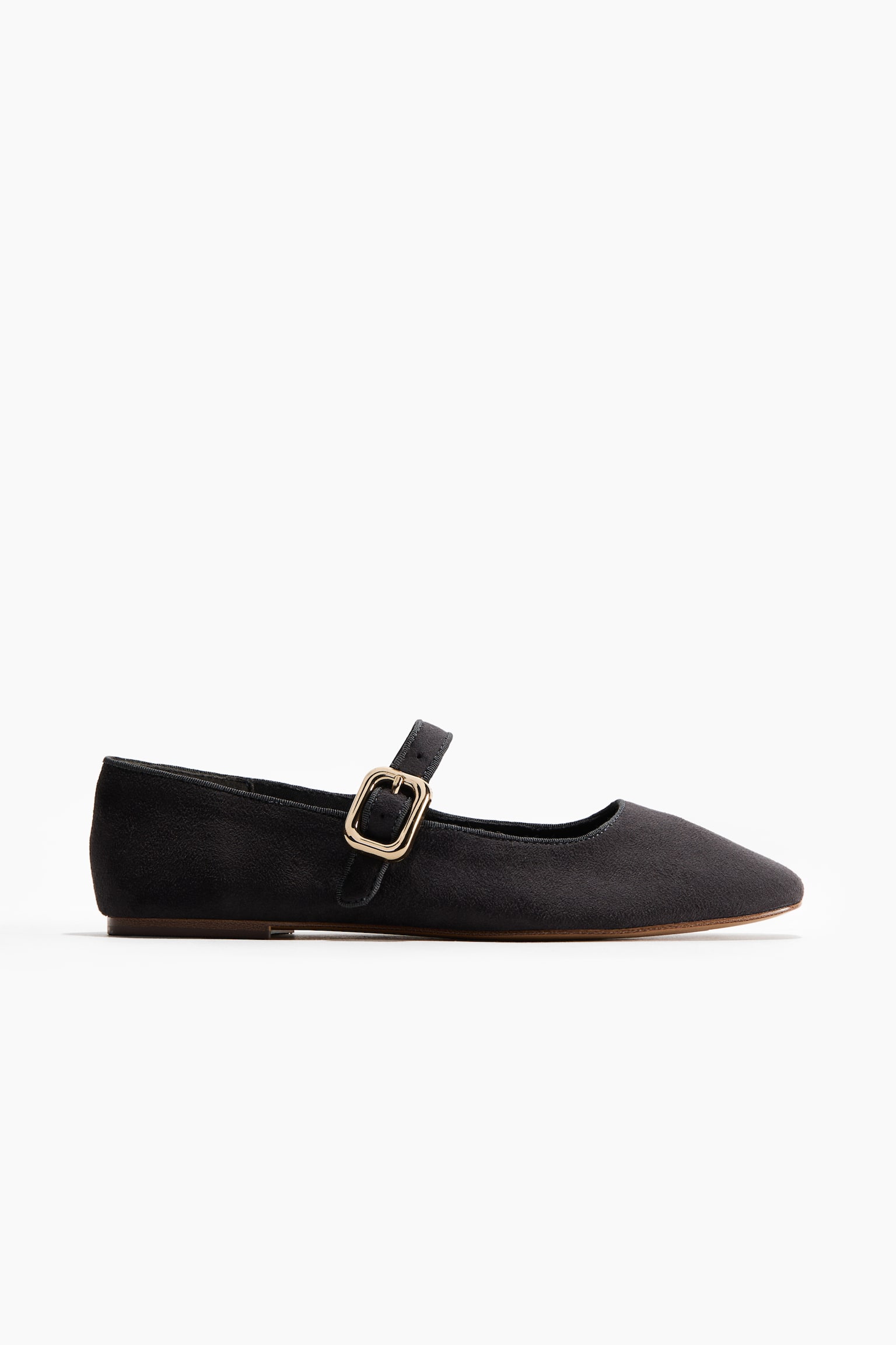 "A black Mary Jane-style ballet flat na may almond toe at adjustable foot strap na may gold-toned metal buckle." - 1