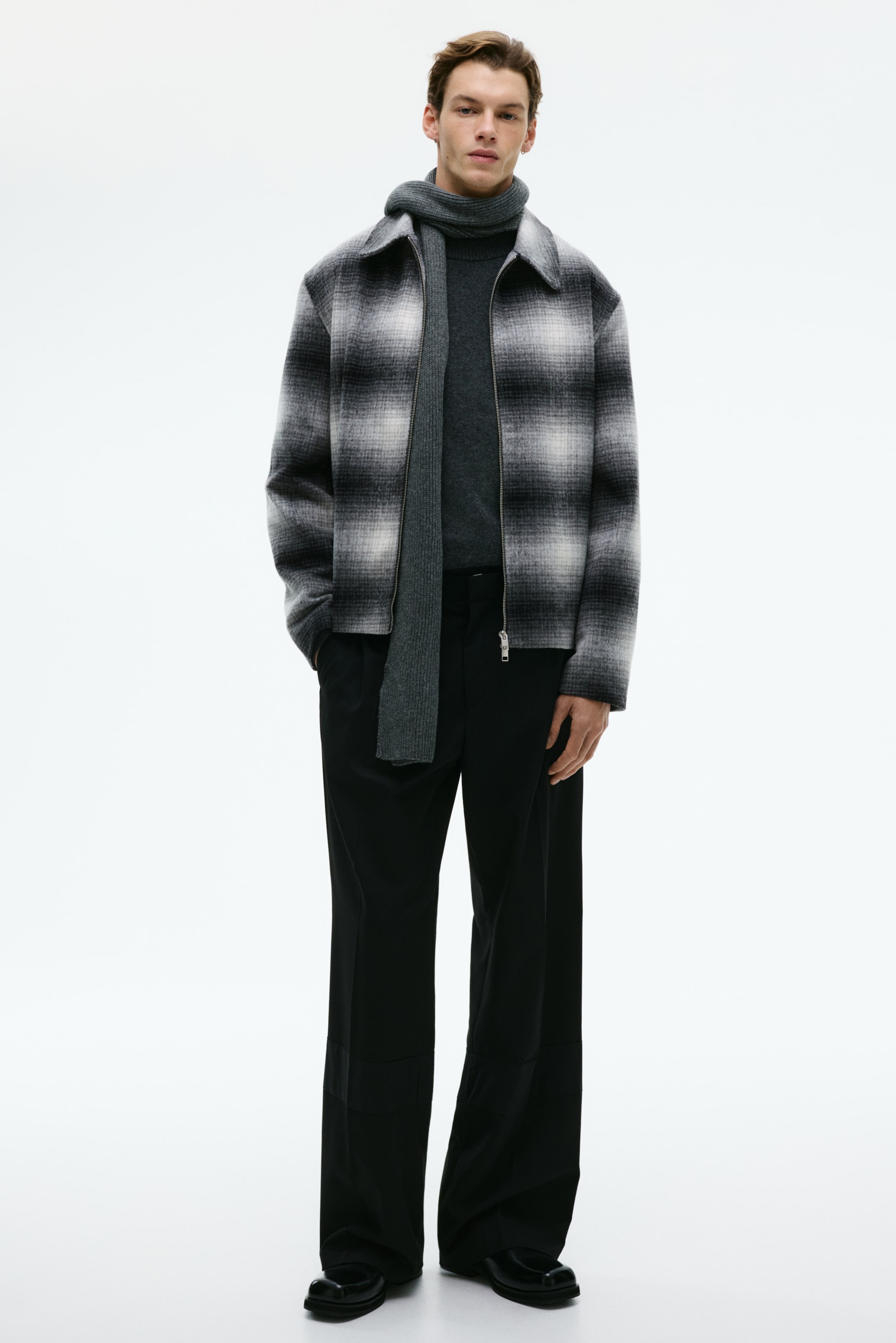 Visualizza immagine più grande: Overshirt in misto lana Regular Fit - Grigio scuro/quadri - UOMO | H&M IT 1