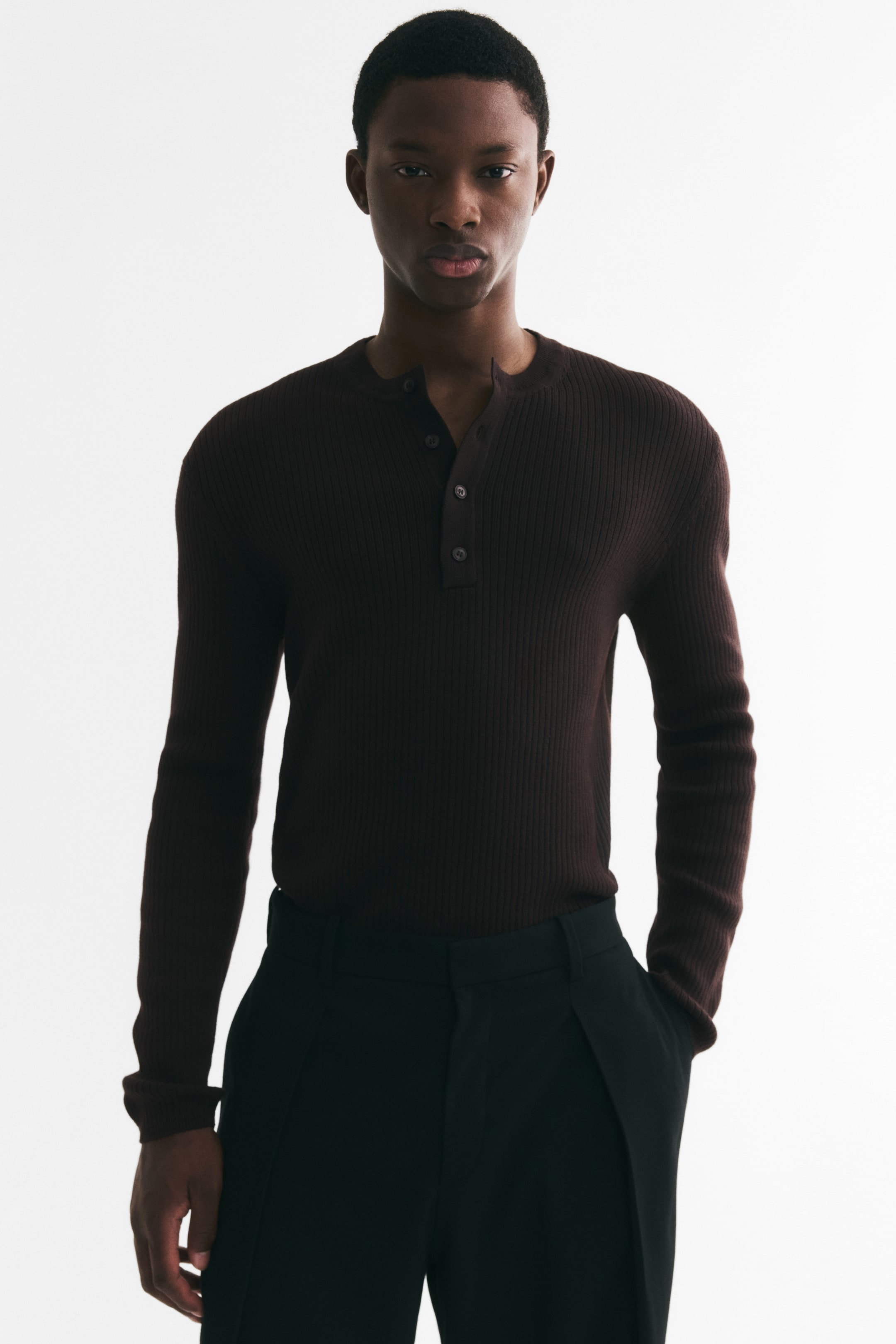 Преглед на по-голямо изображение: Рипсена блуза с копчета Slim Fit - Тъмнокафяв - МЪЖЕ | H&M BG 1