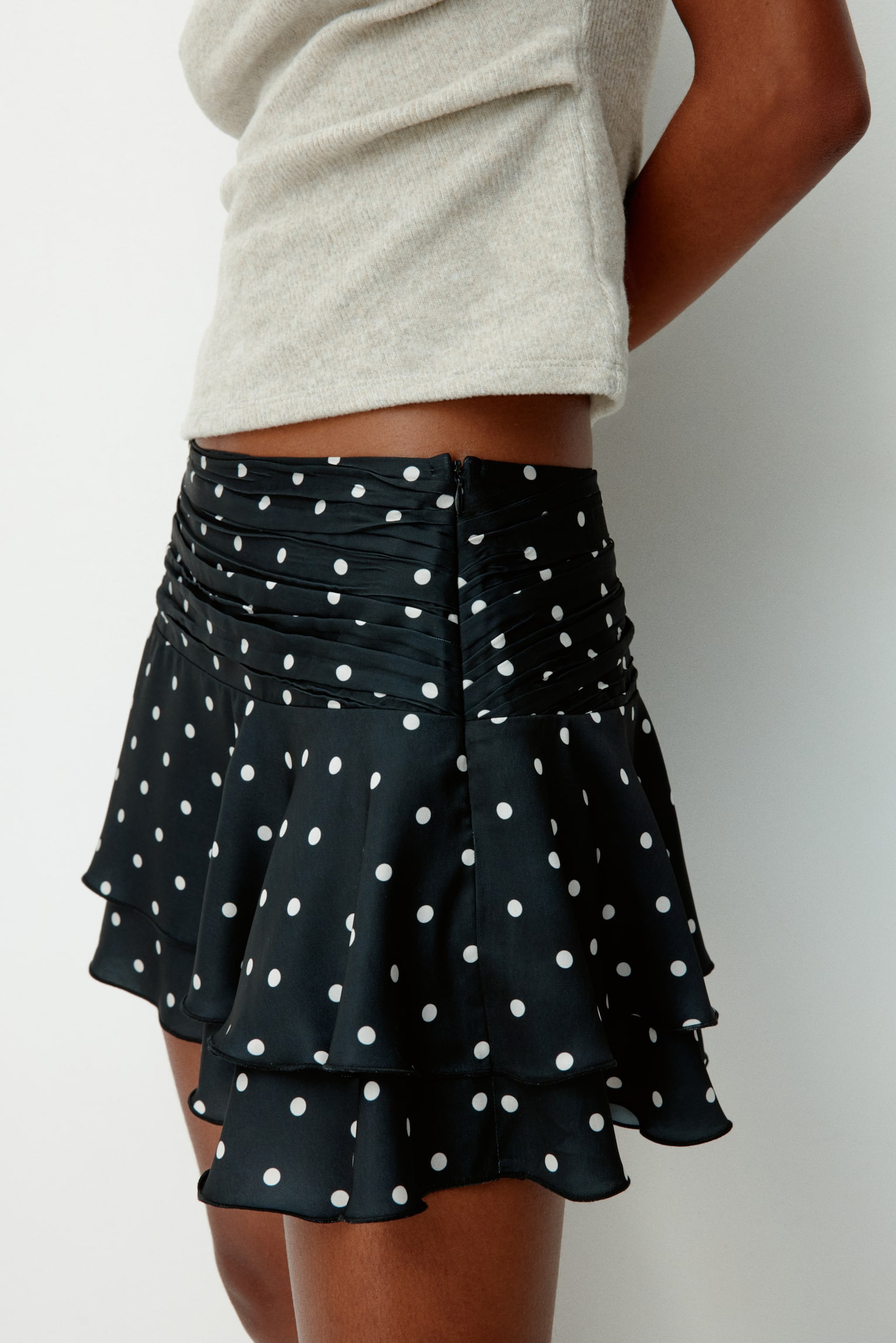 Minirock aus Satin - Schwarz/Gepunktet - 4