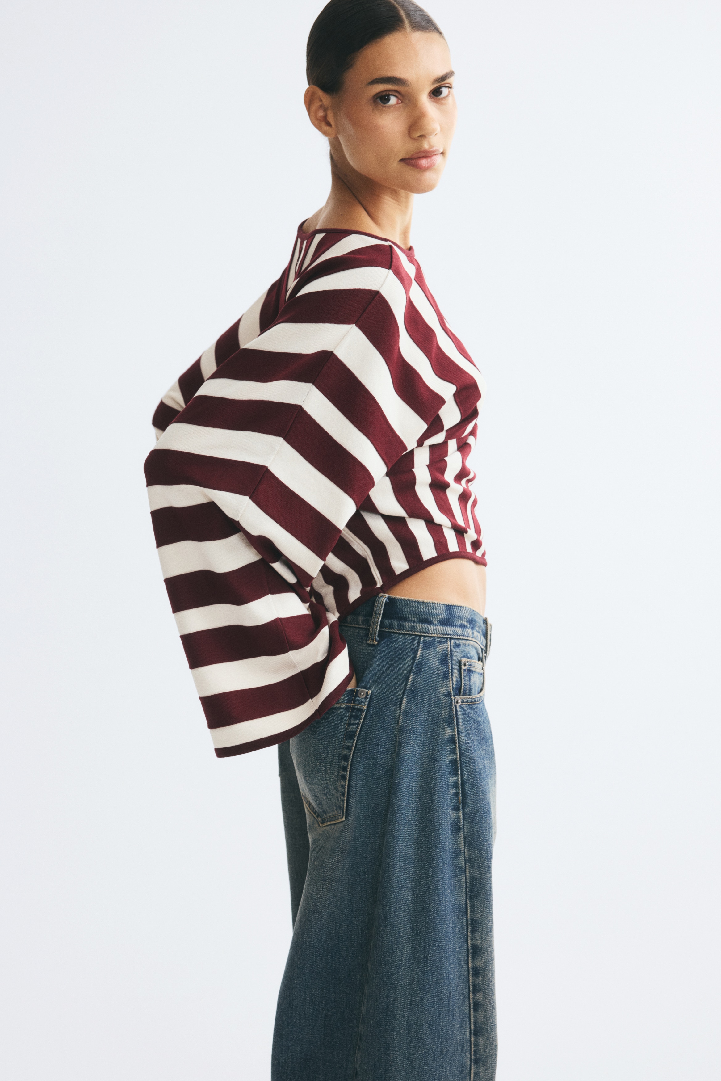 Fine-knit boat-neck topModel