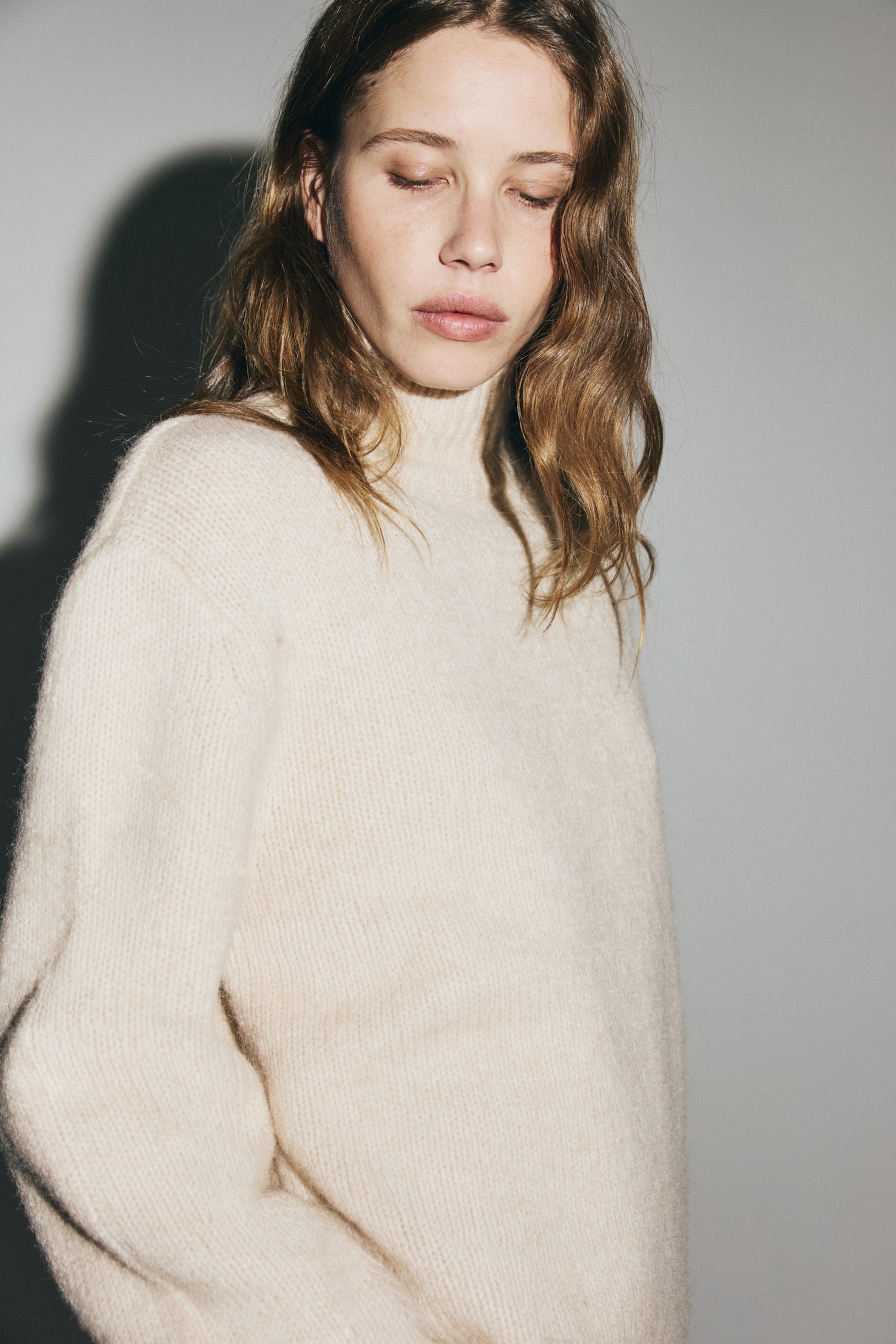 Trøje med turtleneck - Lys beige/Støvet blåmeleret - 3