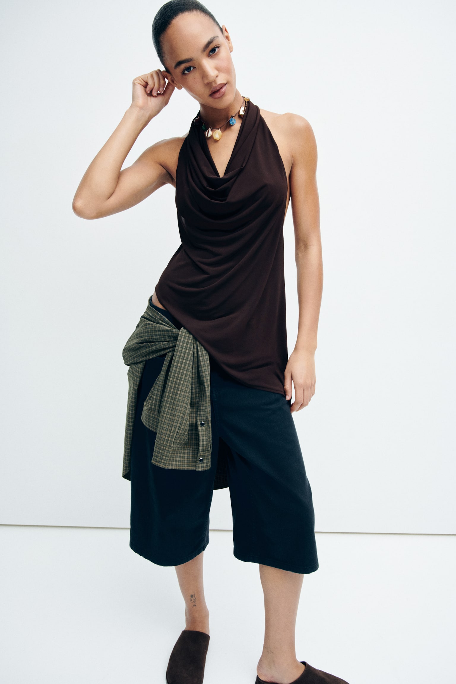 Женский топ H&M Asymmetric Halterneck Top, цвет: Тёмный коричневый — фото 3