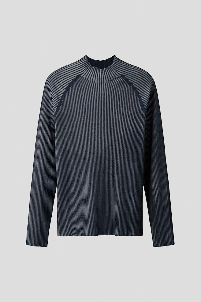 Ribstrikket trøje med turtleneck Slim Fit - Marineblå/Stribet/Rød/Sort - 1