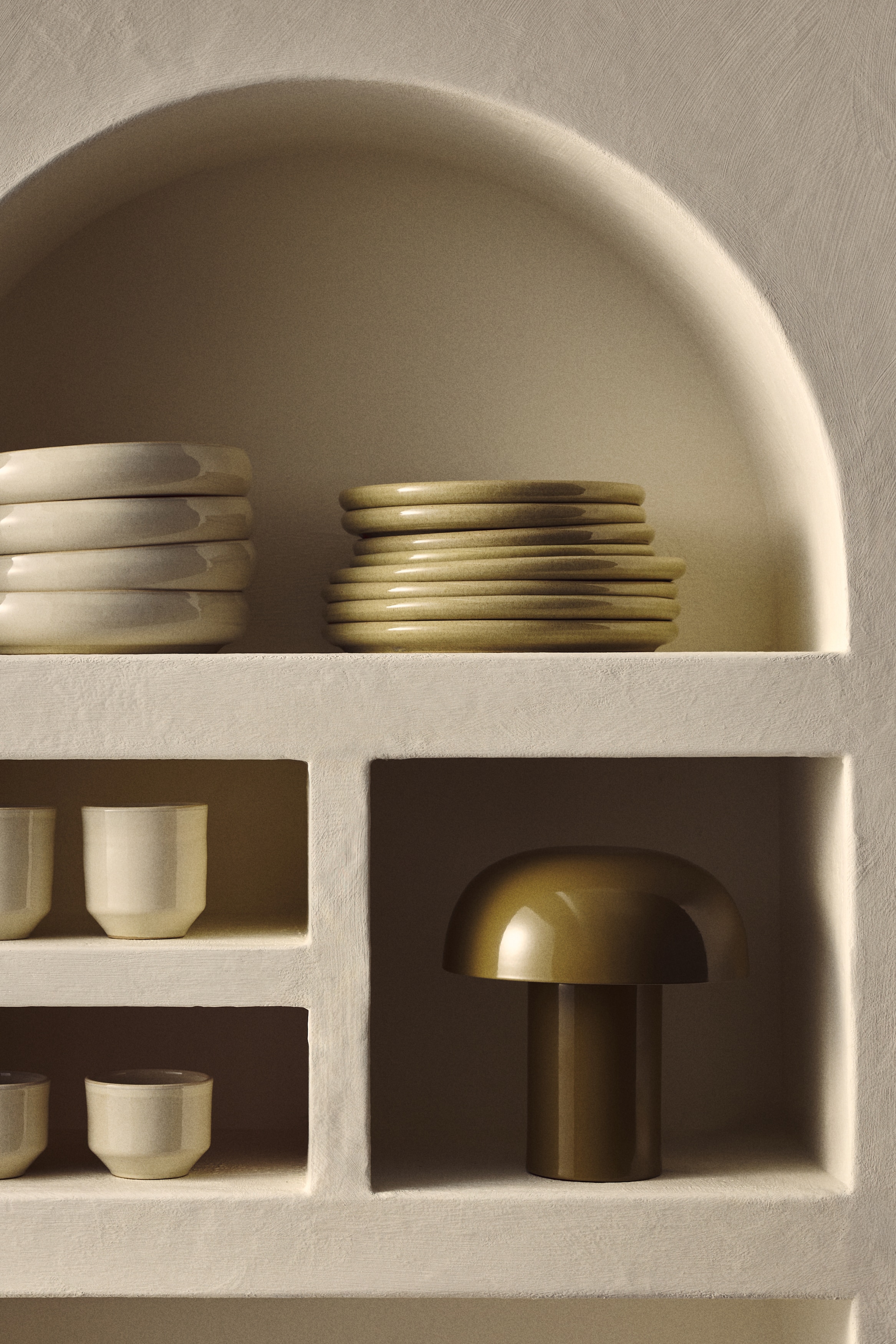 Tischleuchte aus Metall - Olivgrün/Silberfarben/Rosa/Hellgelb/Dunkelrot/Braun/Hellbeige