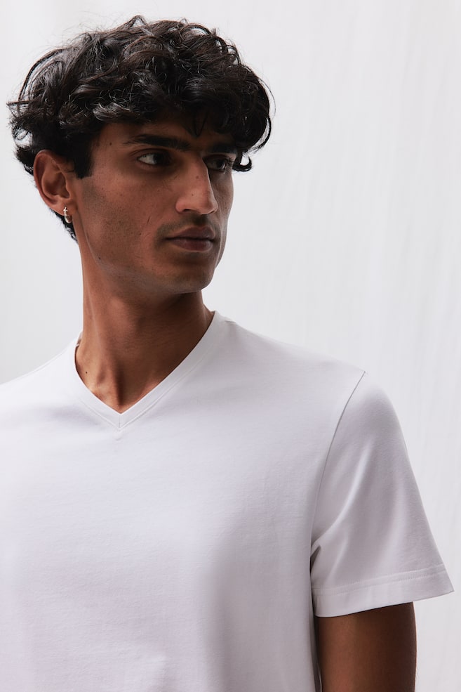 V-aukkoinen T-paita Slim Fit - Valkoinen/Musta - 4