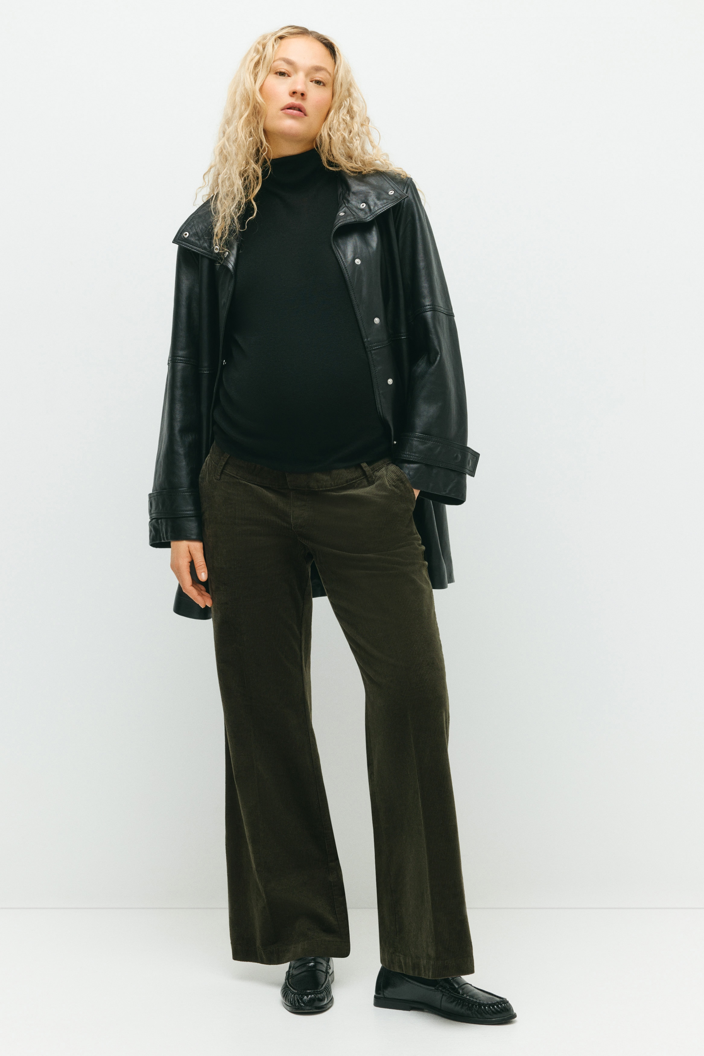 MAMA Pantalon évasé en velours côtelé