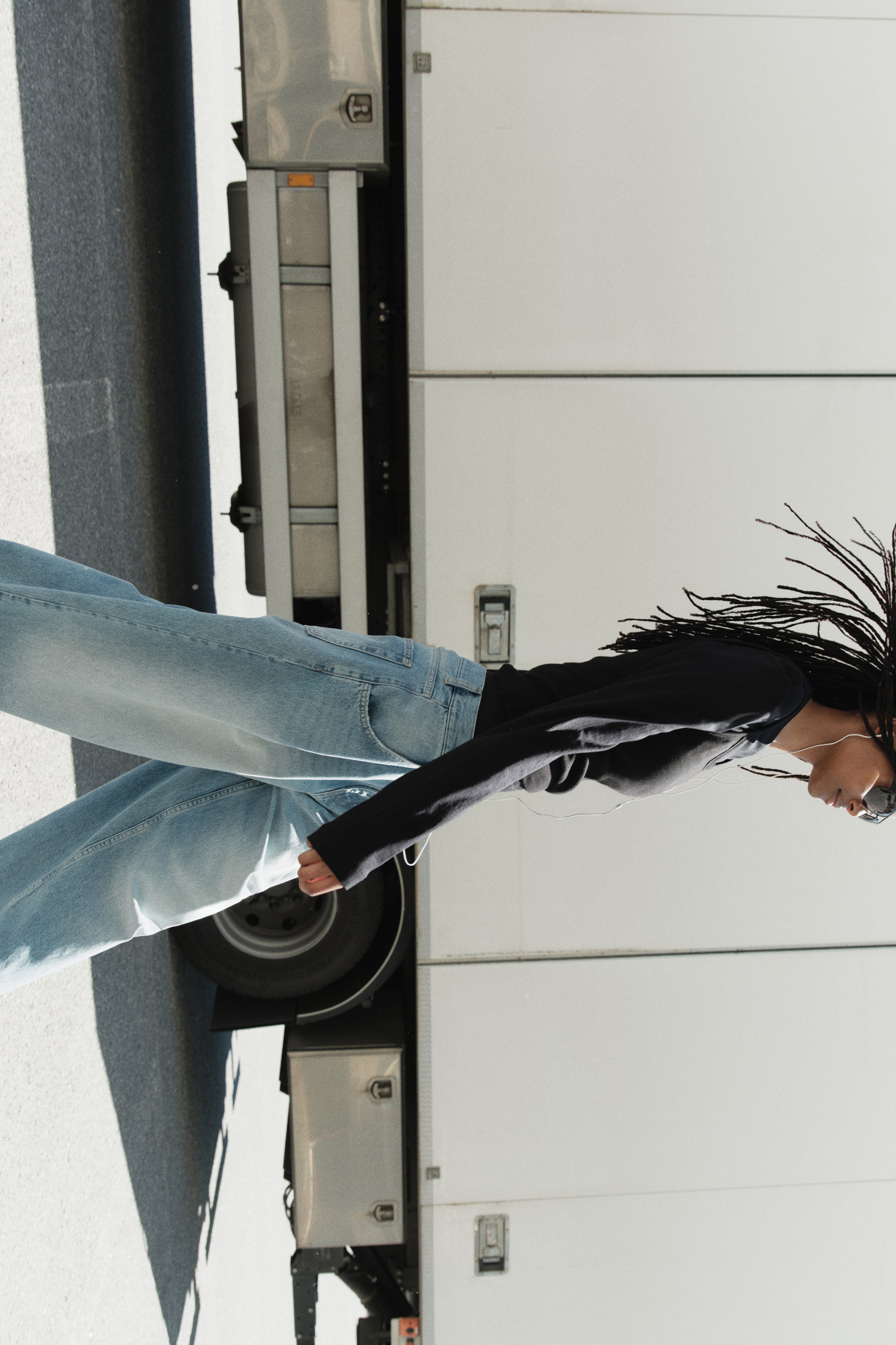 Barrel-Leg High-Waist Jeans
