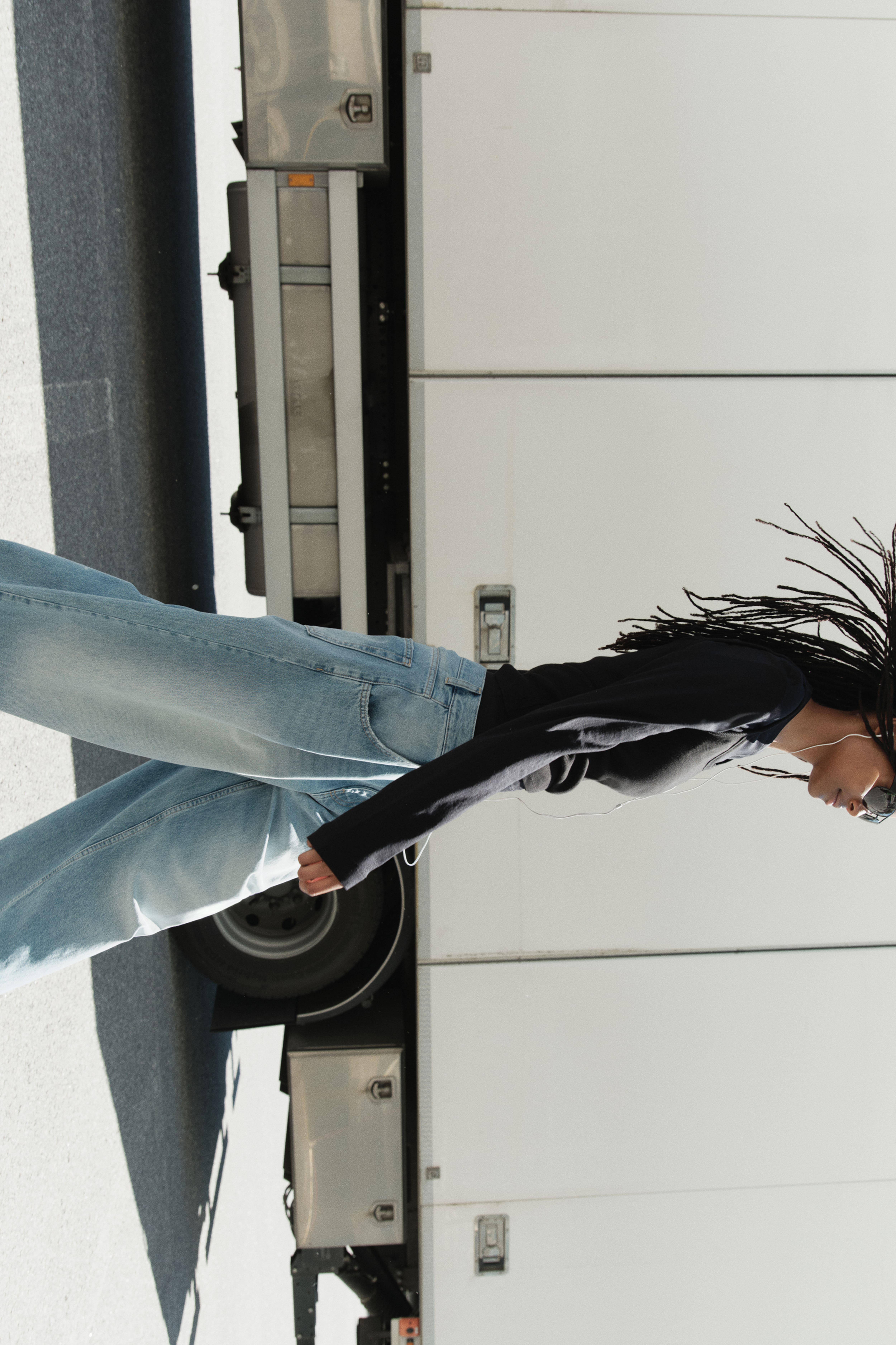 Barrel-Leg High-Waist Jeans