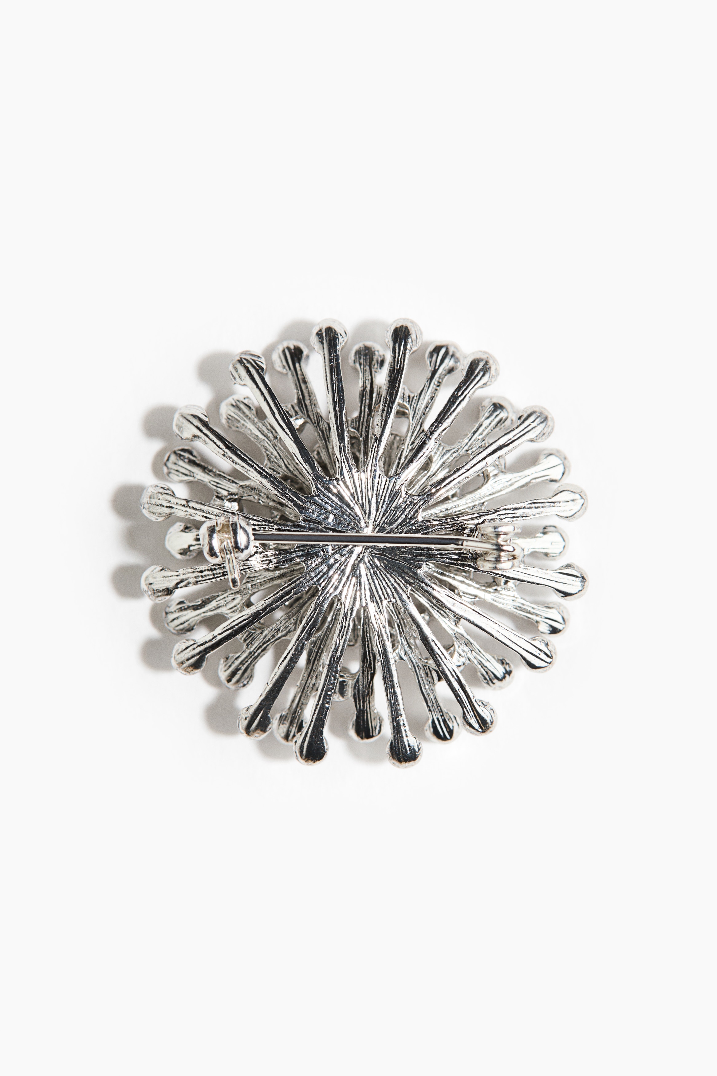 Metal brooch