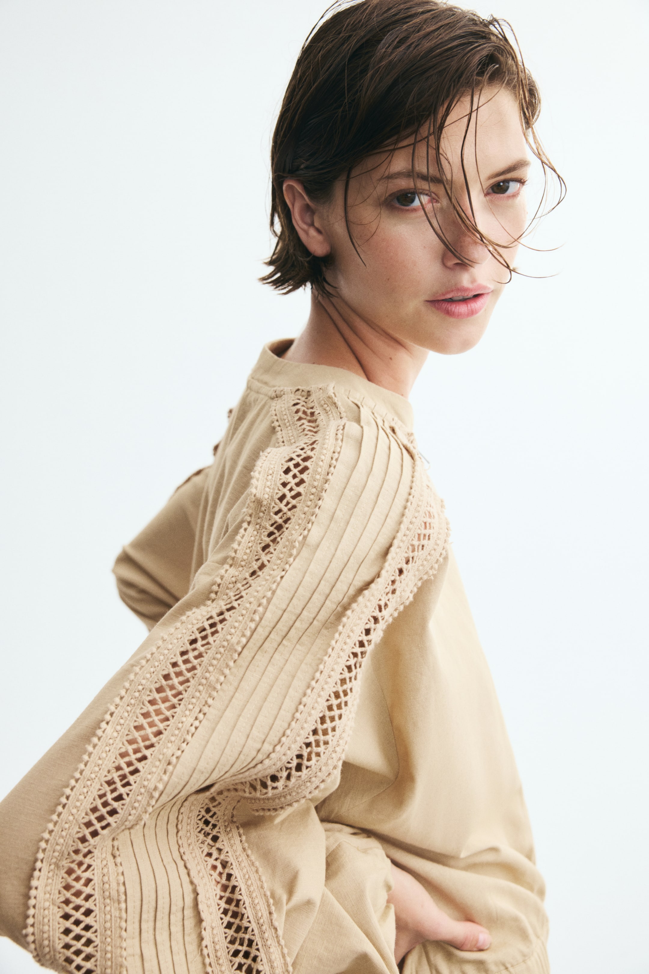 Nagyobb kép megtekintése: Linen-blend lace-detail jacket - Világosbézs - NŐI | H&M HU 1