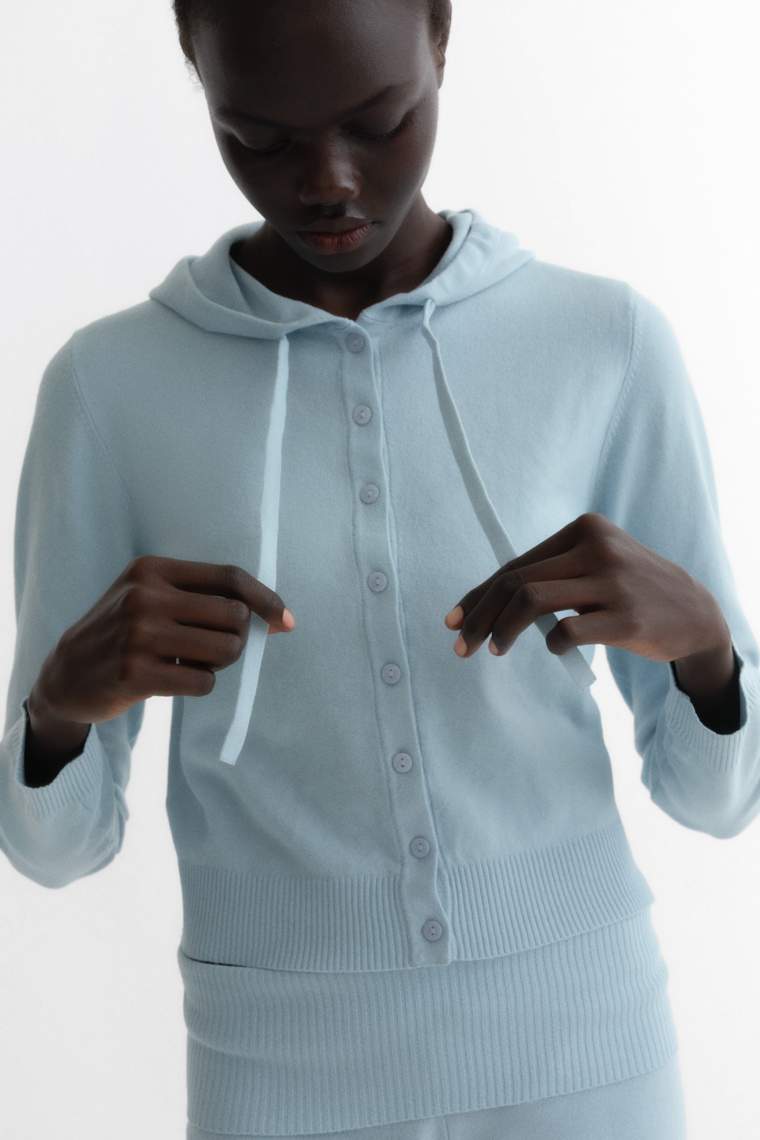 קרדיגן עם קפוצ'ון - תכלת/כחול נייבי/חום כהה - 3