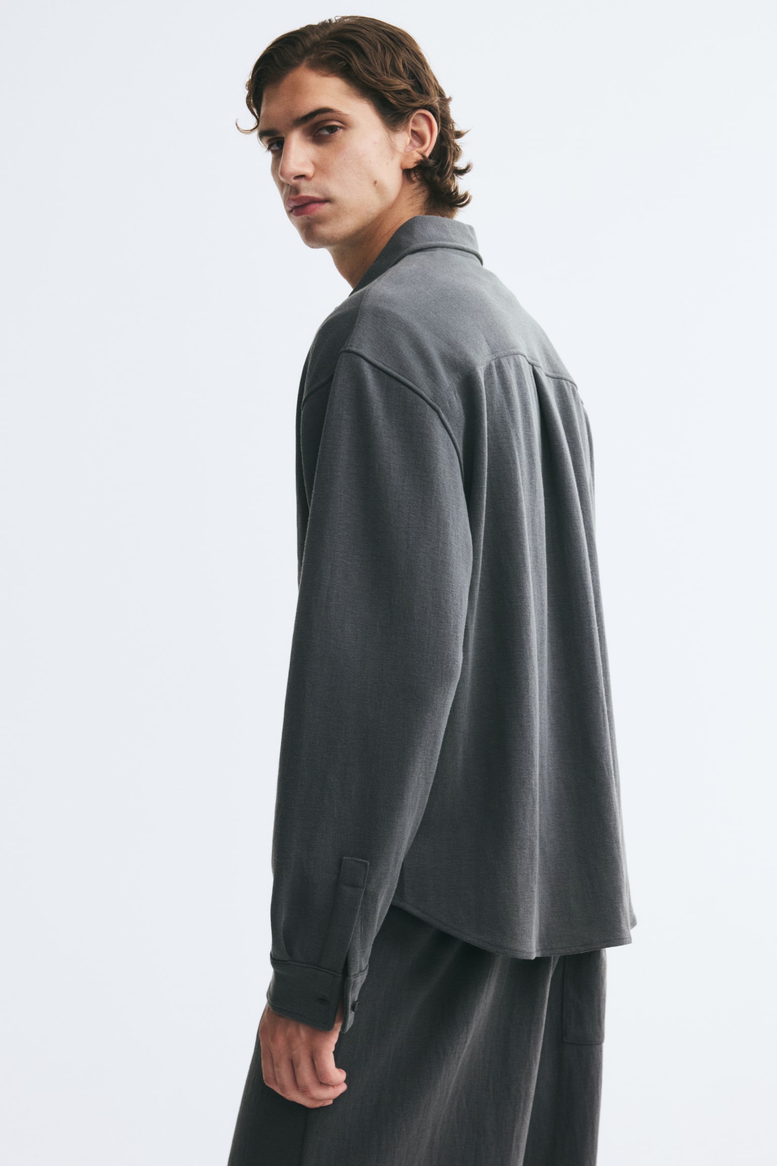 Мужская рубашка H&M Relaxed-Fit Jersey Shirt, цвет: Тёмный серый — фото 6