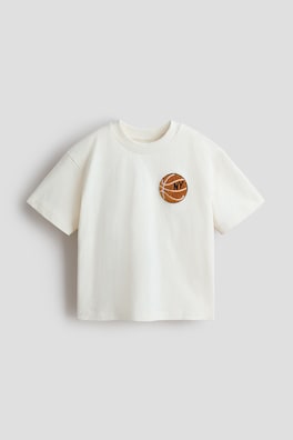 T-shirt med applikationer